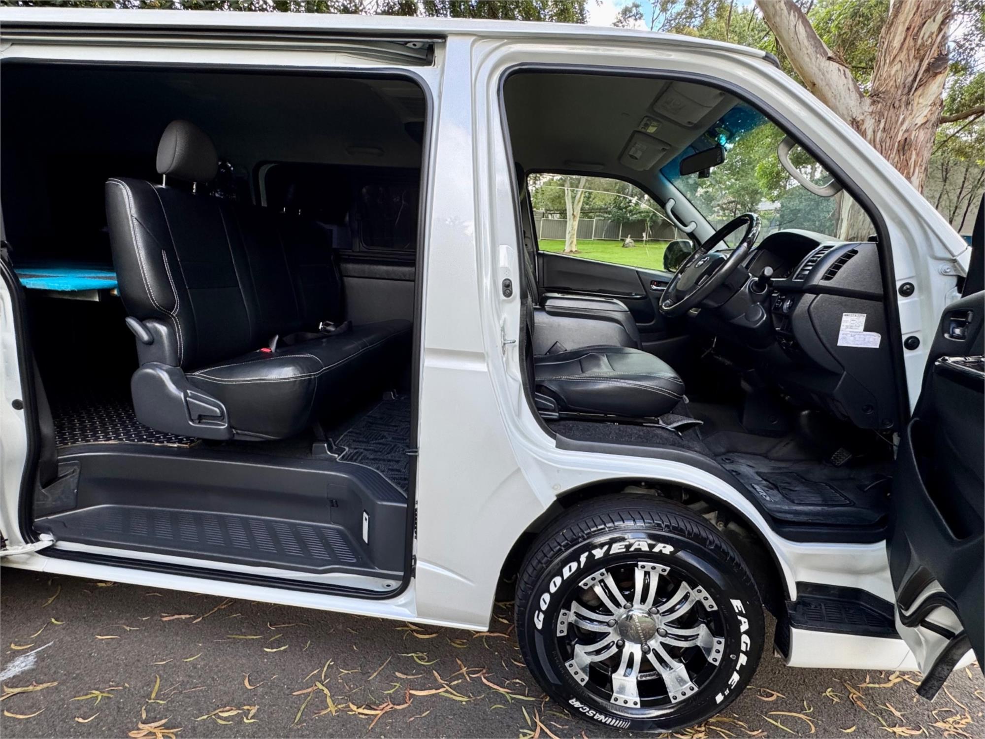 2015 TOYOTA HIACE TRH200 6 SP AUTOMATIC VAN