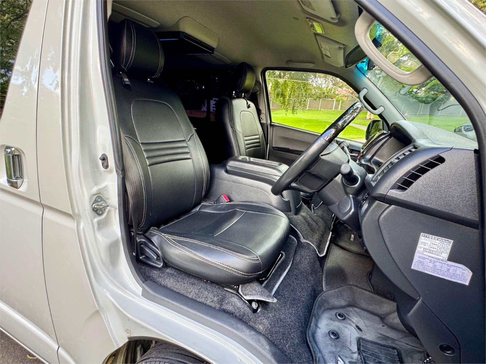 2015 TOYOTA HIACE TRH200 6 SP AUTOMATIC VAN