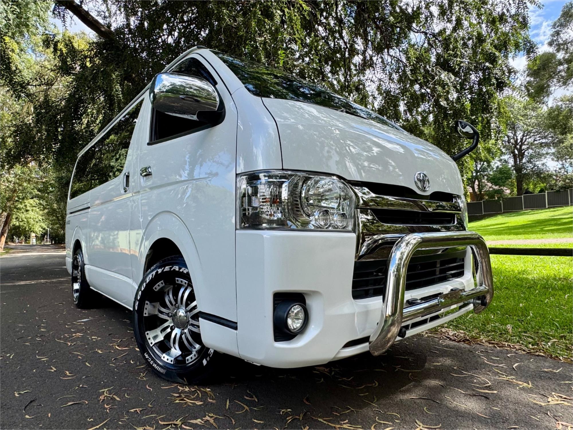2015 TOYOTA HIACE TRH200 6 SP AUTOMATIC VAN