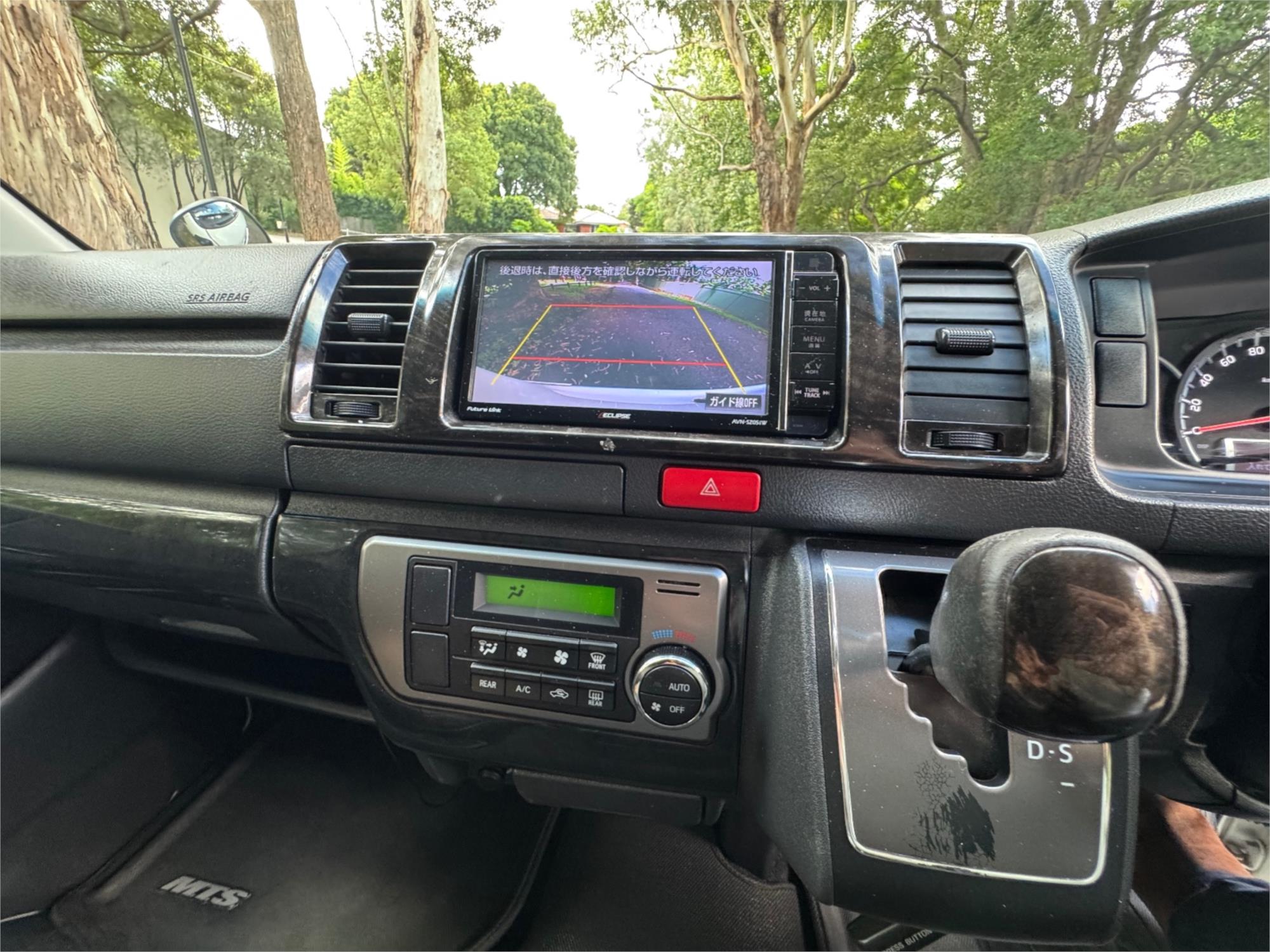2015 TOYOTA HIACE TRH200 6 SP AUTOMATIC VAN