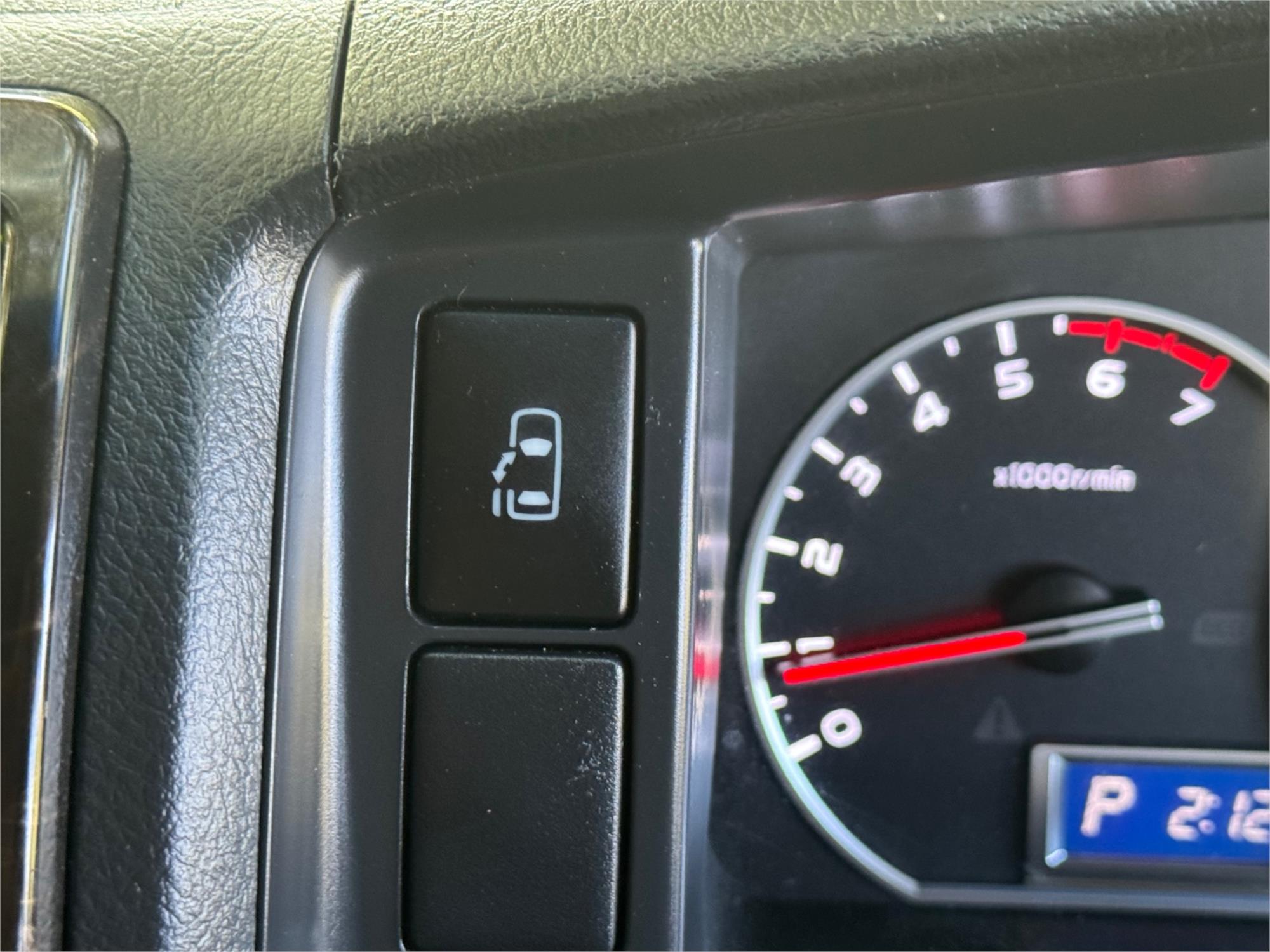 2017 TOYOTA HIACE 4WD LWB AUTOMATIC VAN