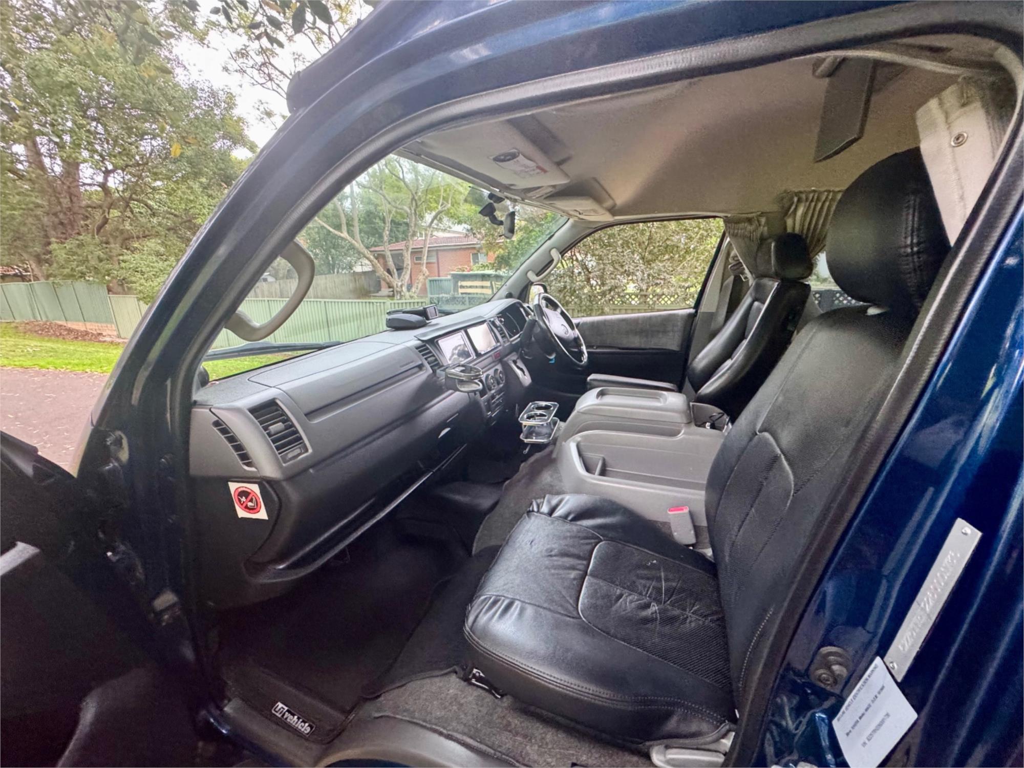2005 TOYOTA HIACE TRH226R VAN