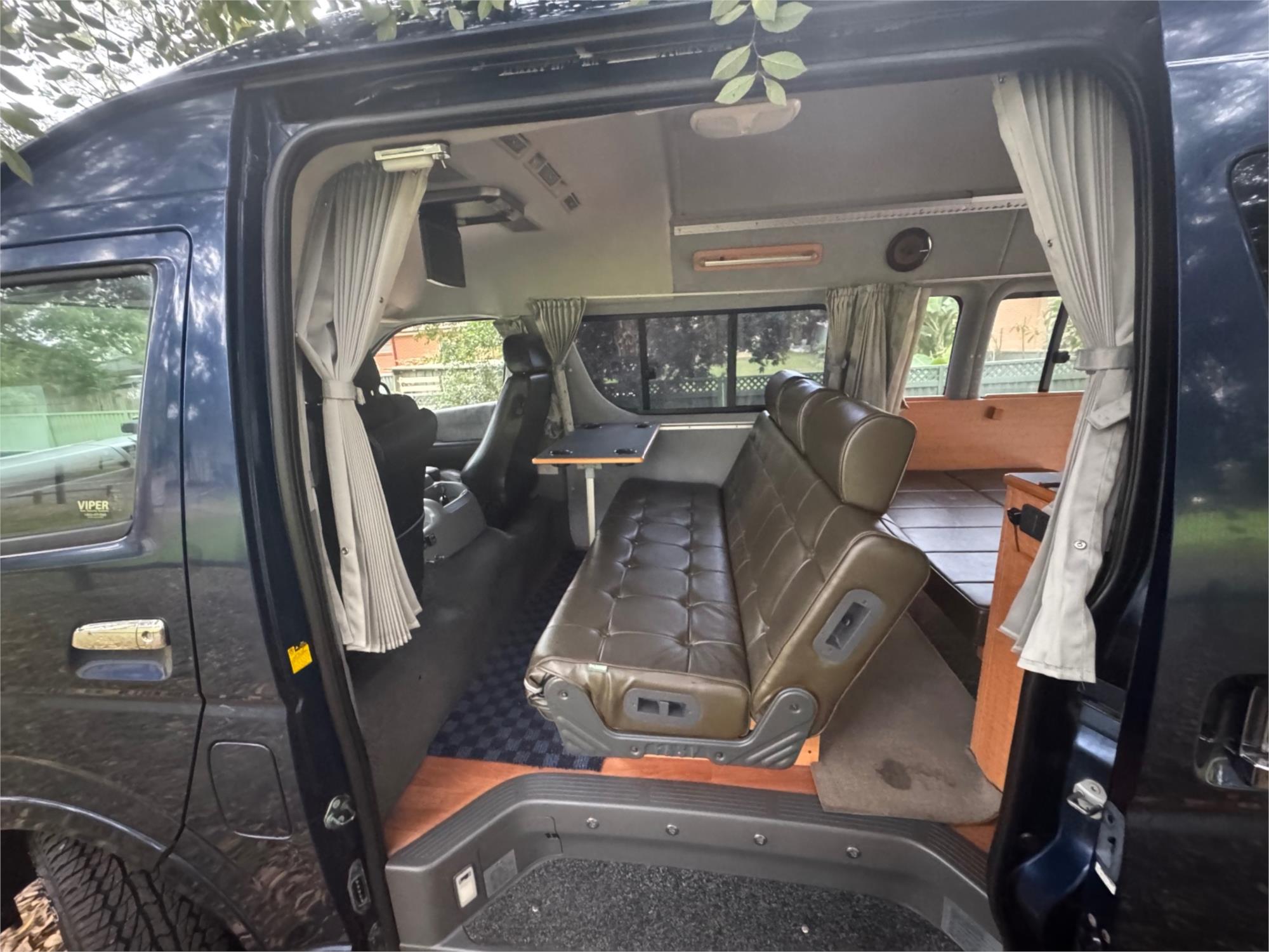 2005 TOYOTA HIACE TRH226R VAN