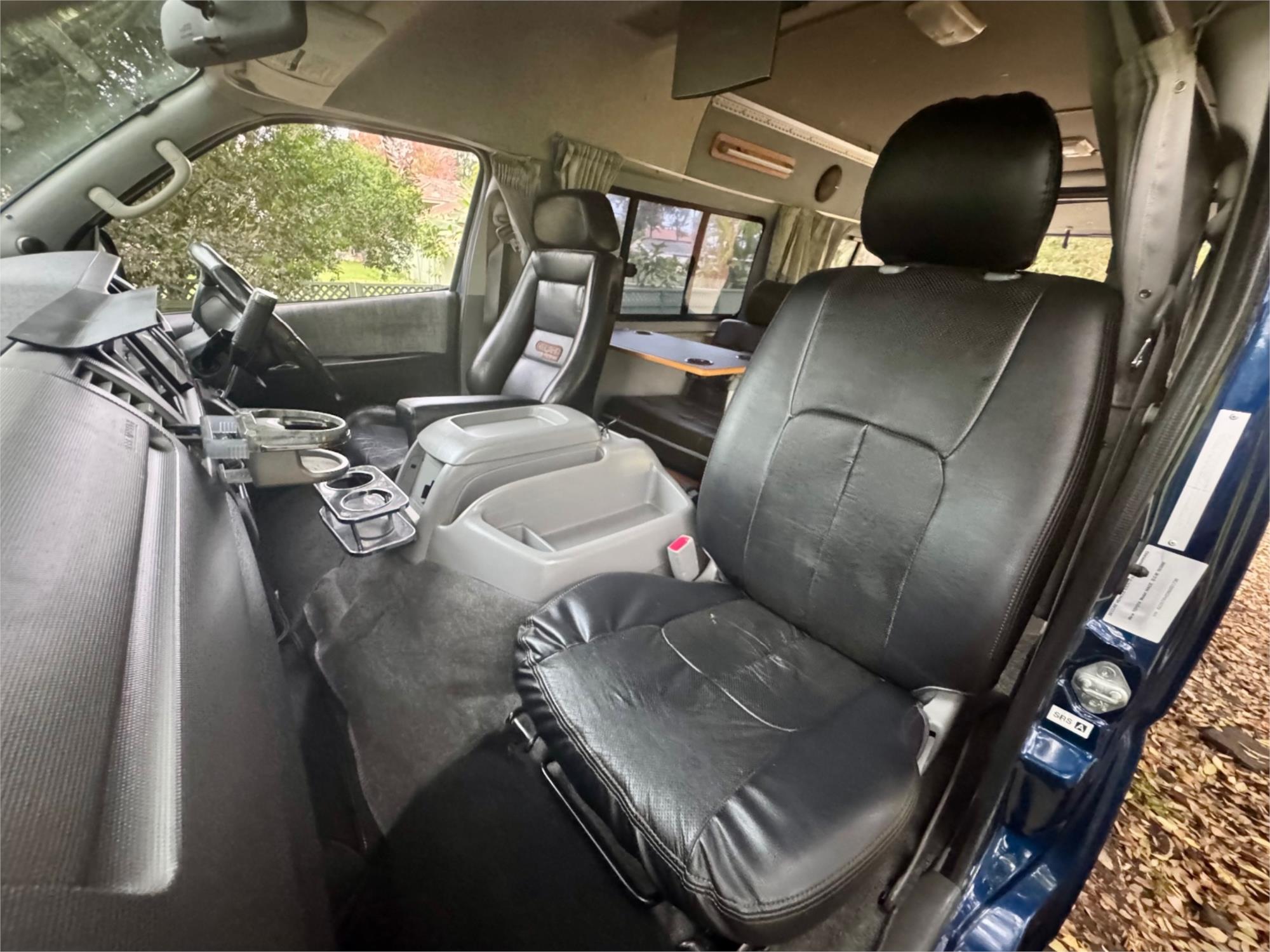 2005 TOYOTA HIACE TRH226R VAN