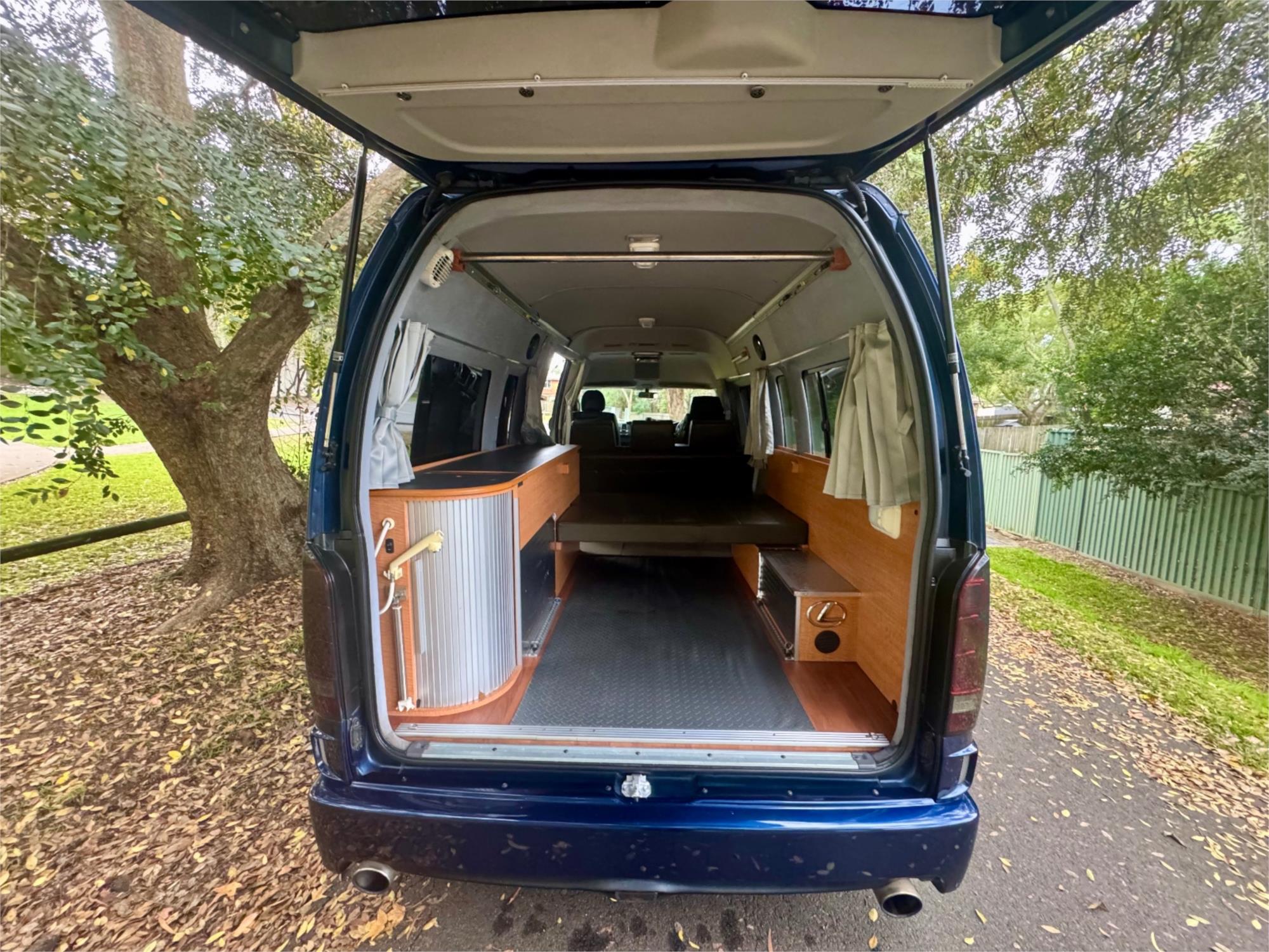 2005 TOYOTA HIACE TRH226R VAN