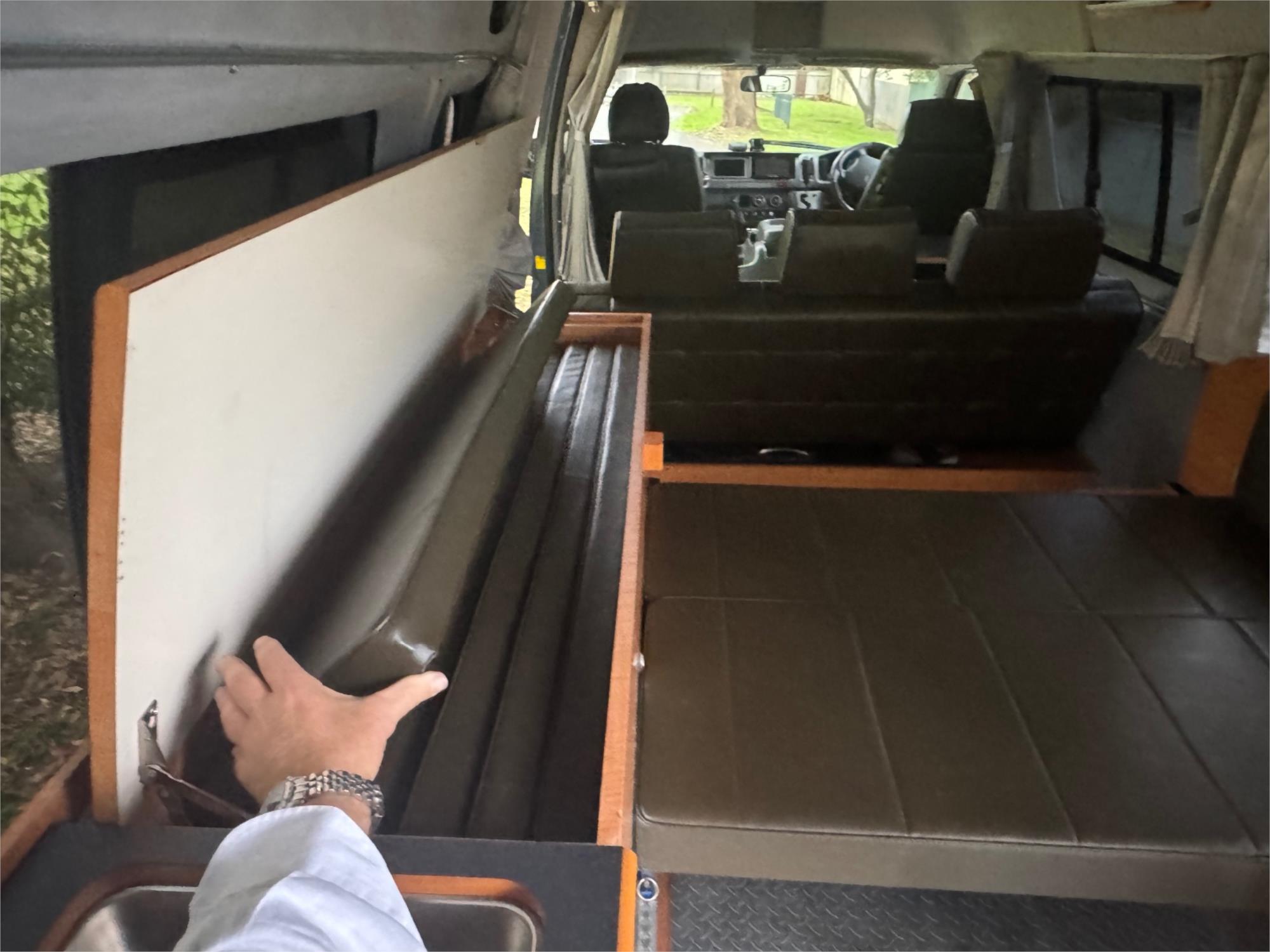 2005 TOYOTA HIACE TRH226R VAN