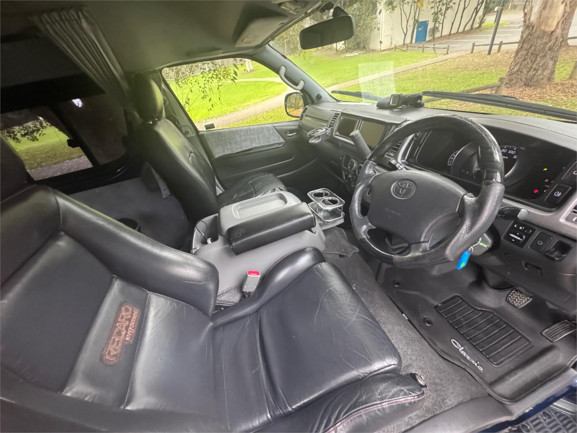 2005 TOYOTA HIACE TRH226R VAN