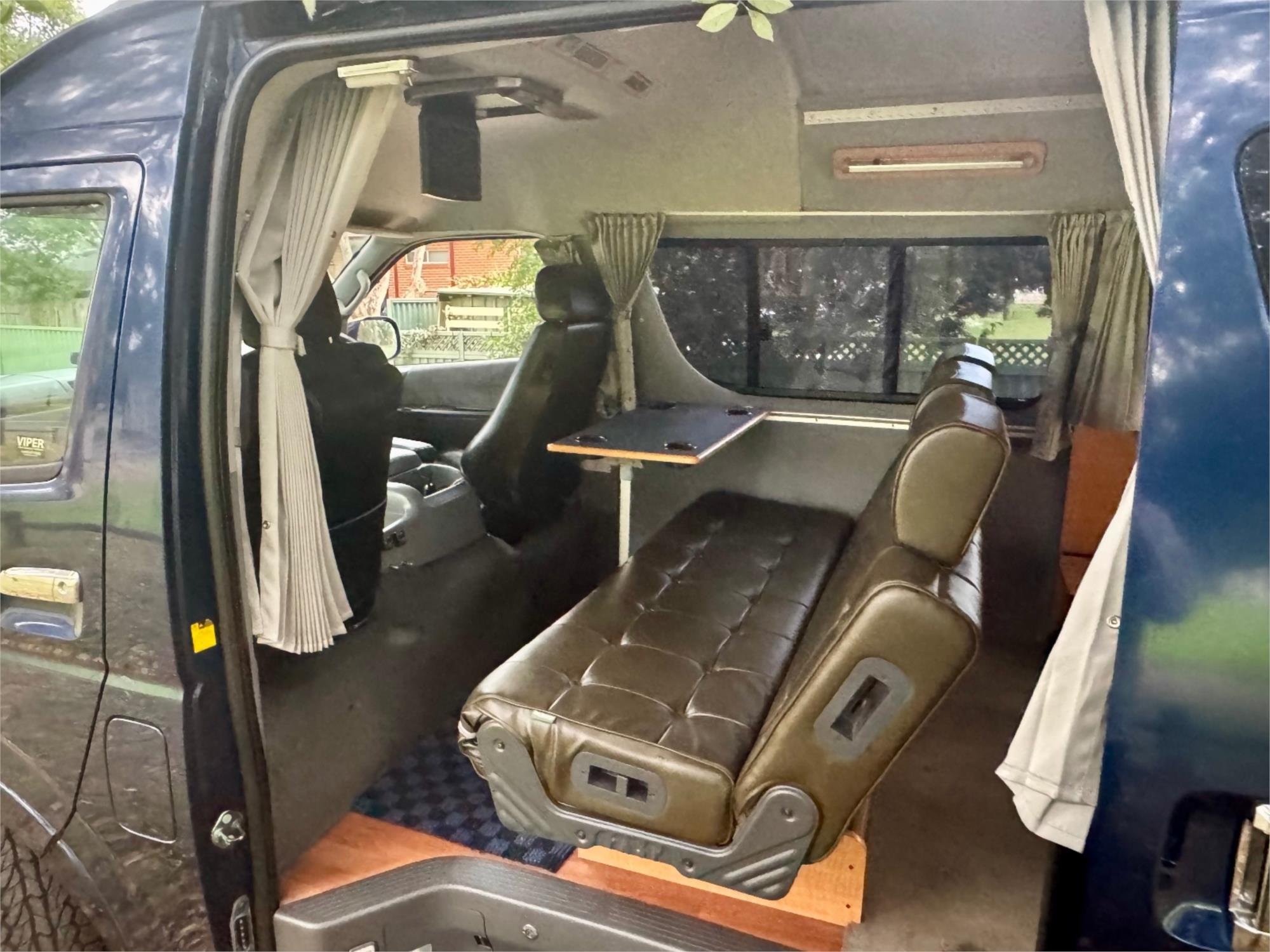 2005 TOYOTA HIACE TRH226R VAN