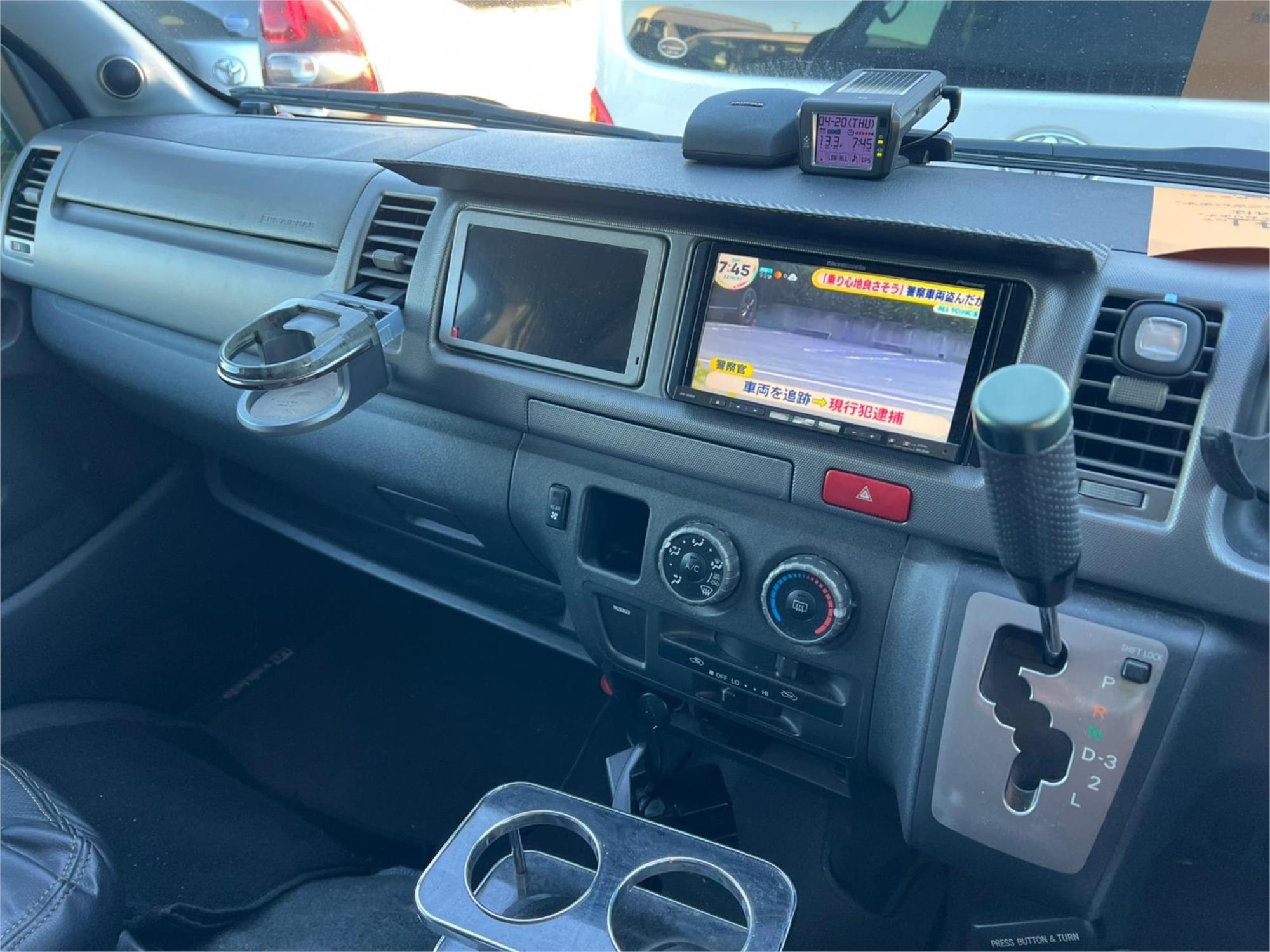 2005 TOYOTA HIACE TRH226R VAN