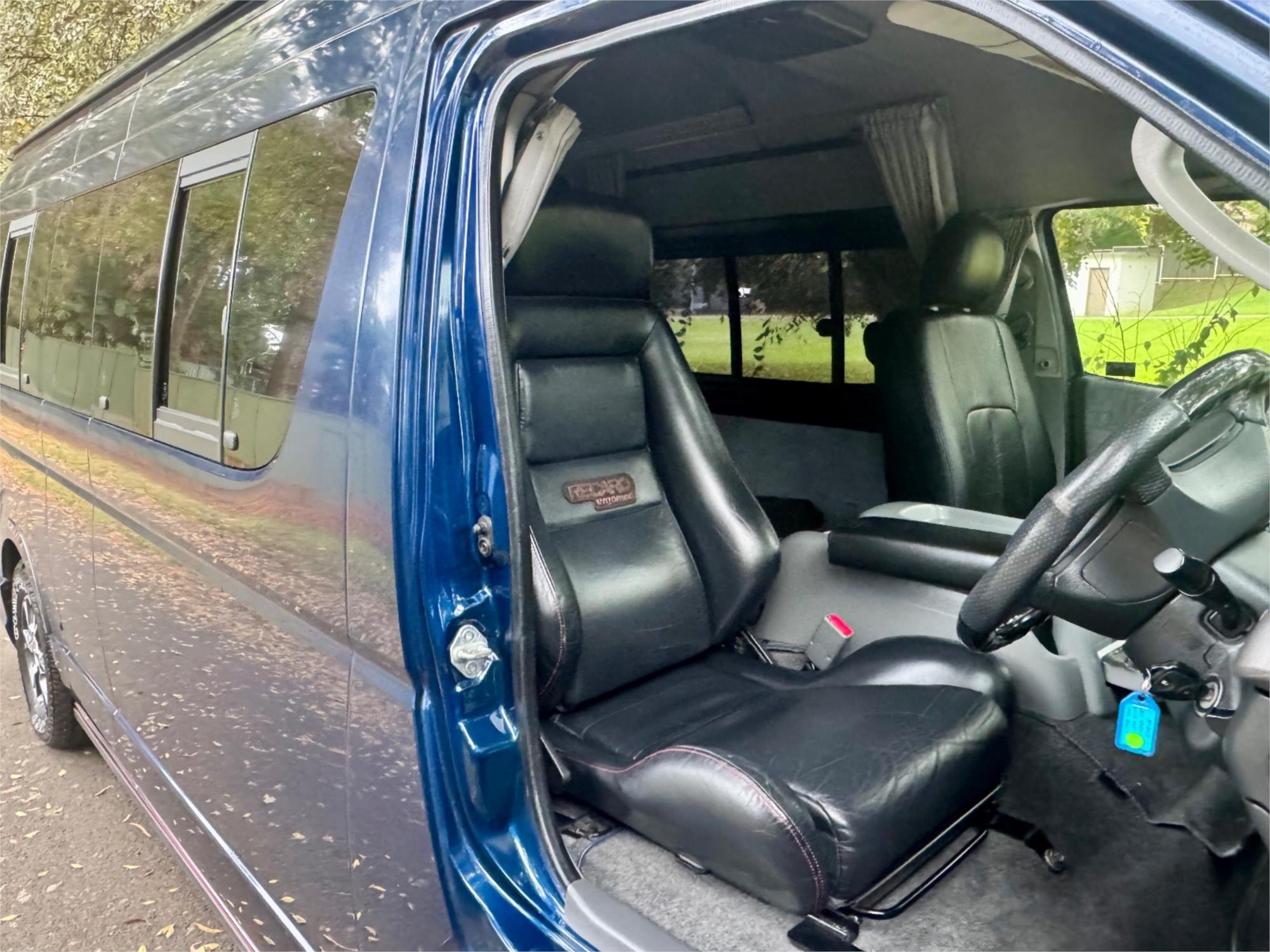 2005 TOYOTA HIACE TRH226R VAN