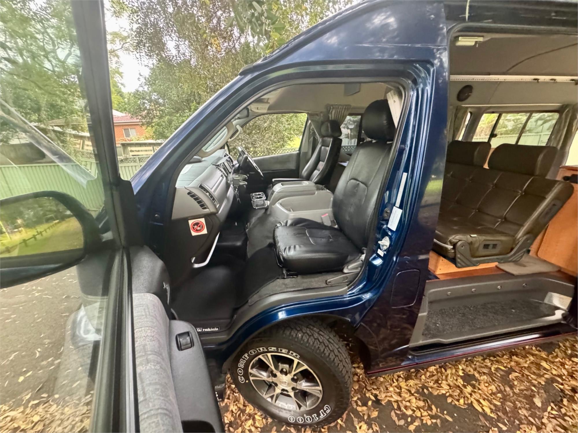 2005 TOYOTA HIACE TRH226R VAN