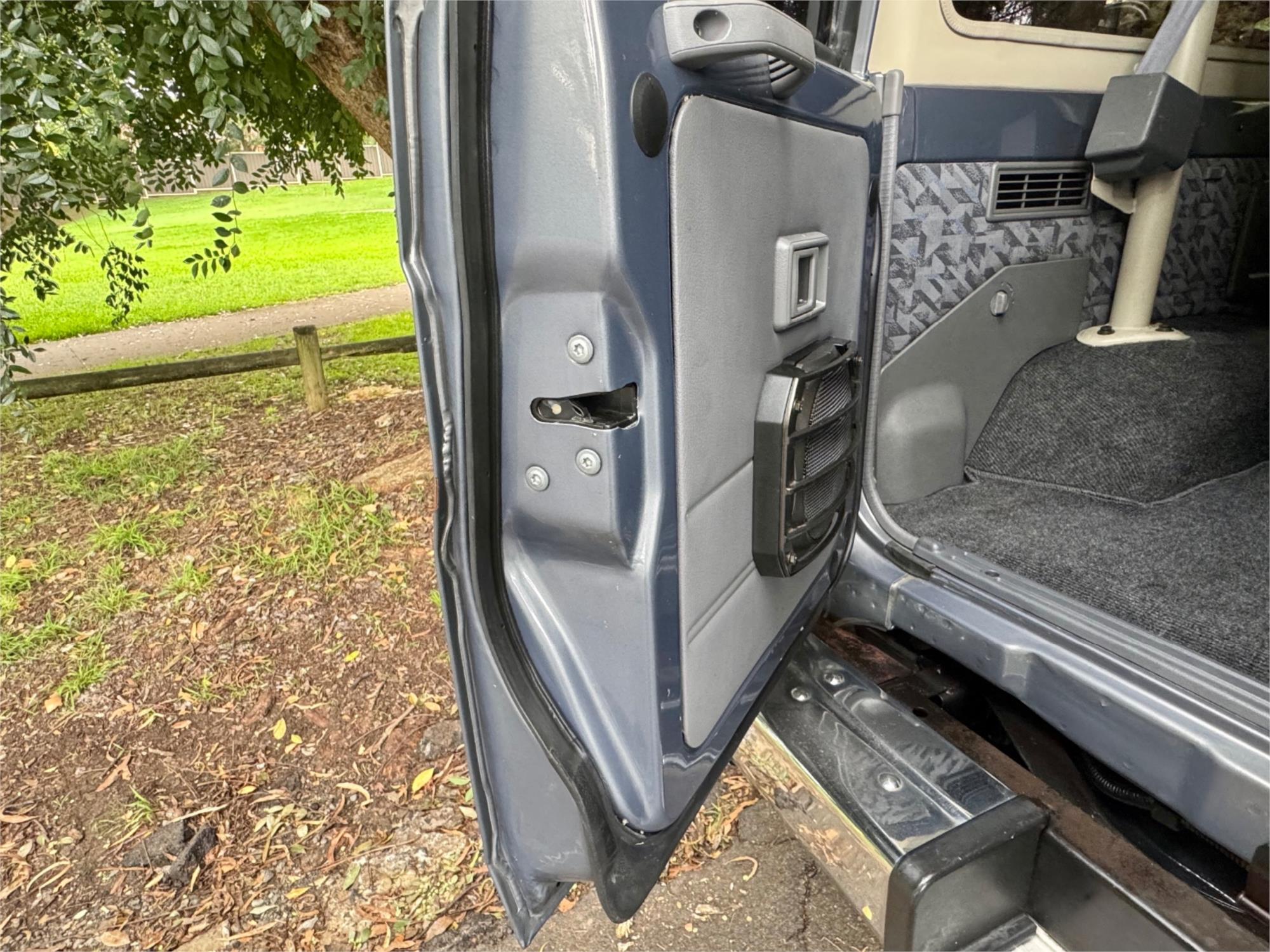 1999 TOYOTA LANDCRUISER ZX 4X4 4 SP AUTOMATIC WAGON