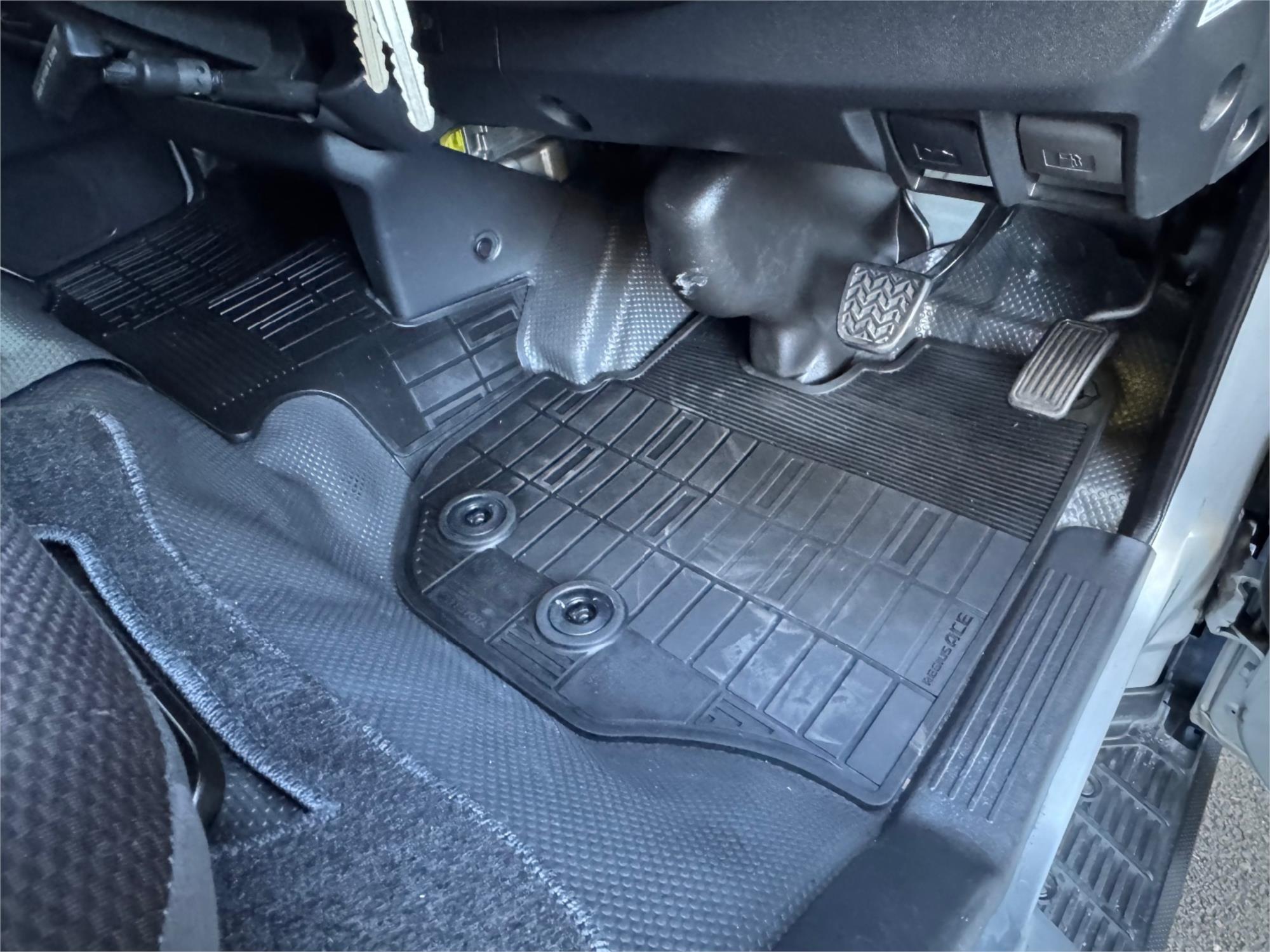 2019 TOYOTA HIACE GDH206R AUTOMATIC VAN