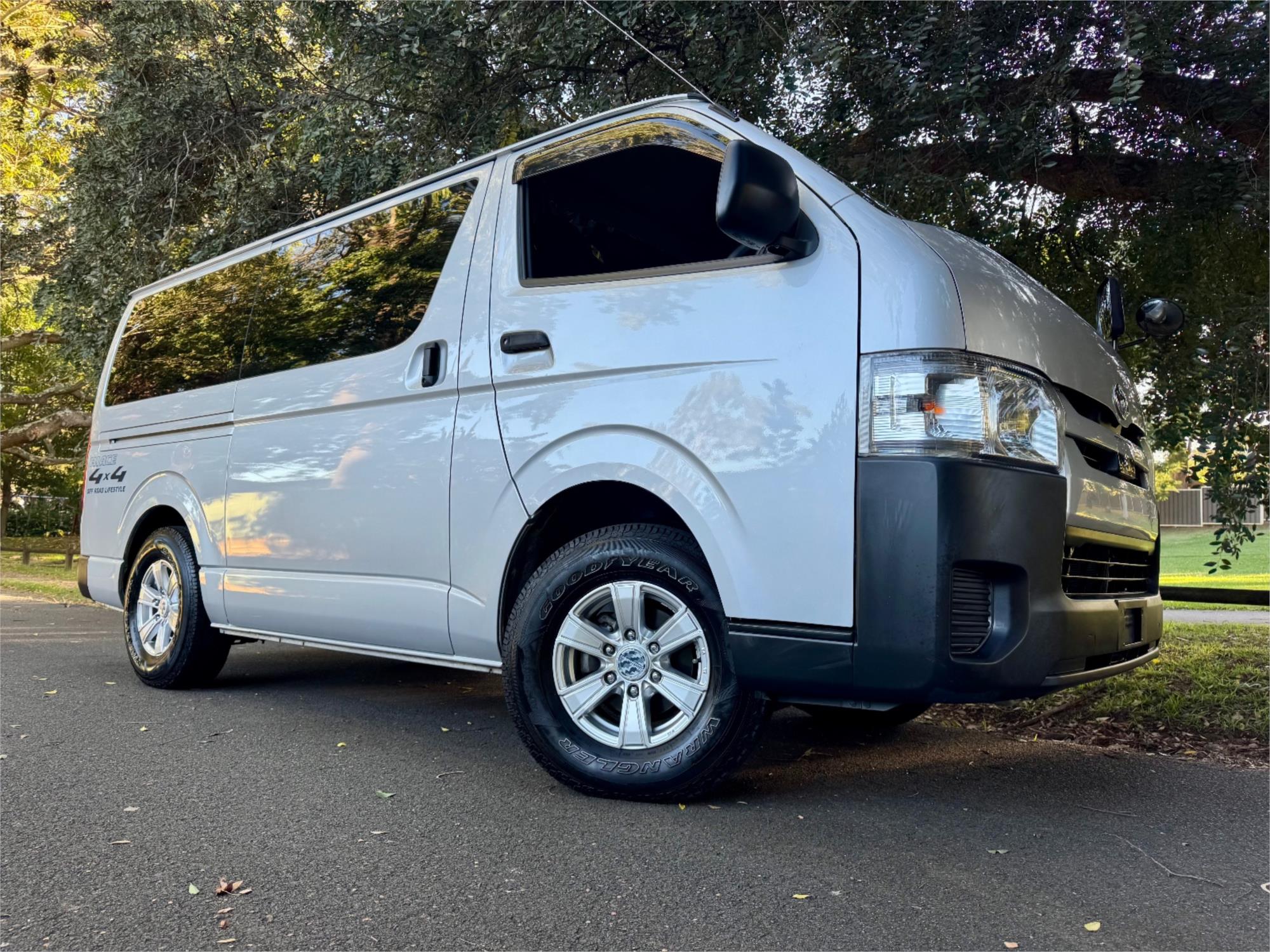 2019 TOYOTA HIACE GDH206R AUTOMATIC VAN