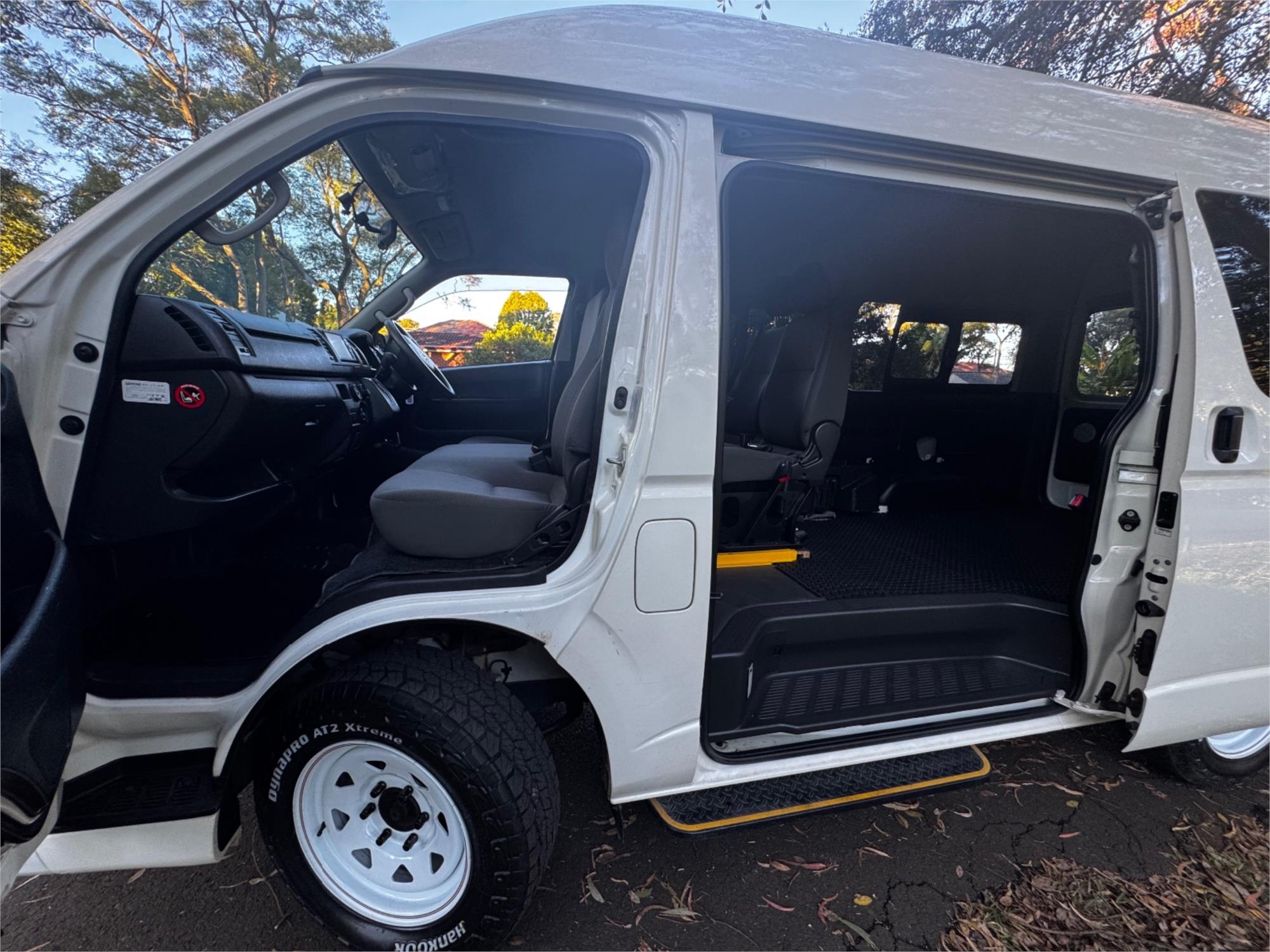 2015 TOYOTA HIACE KDH206 HIGH ROOF AUTOMATIC VAN