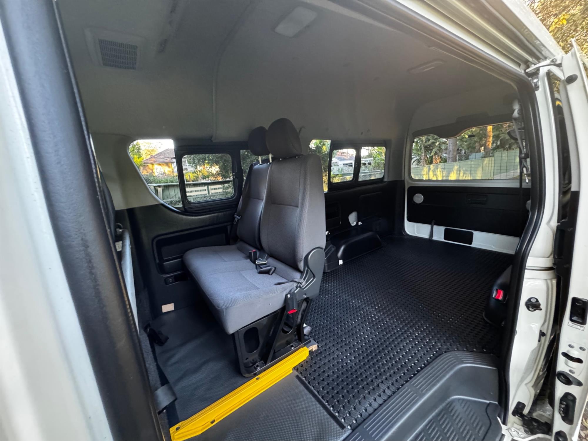 2015 TOYOTA HIACE KDH206 HIGH ROOF AUTOMATIC VAN