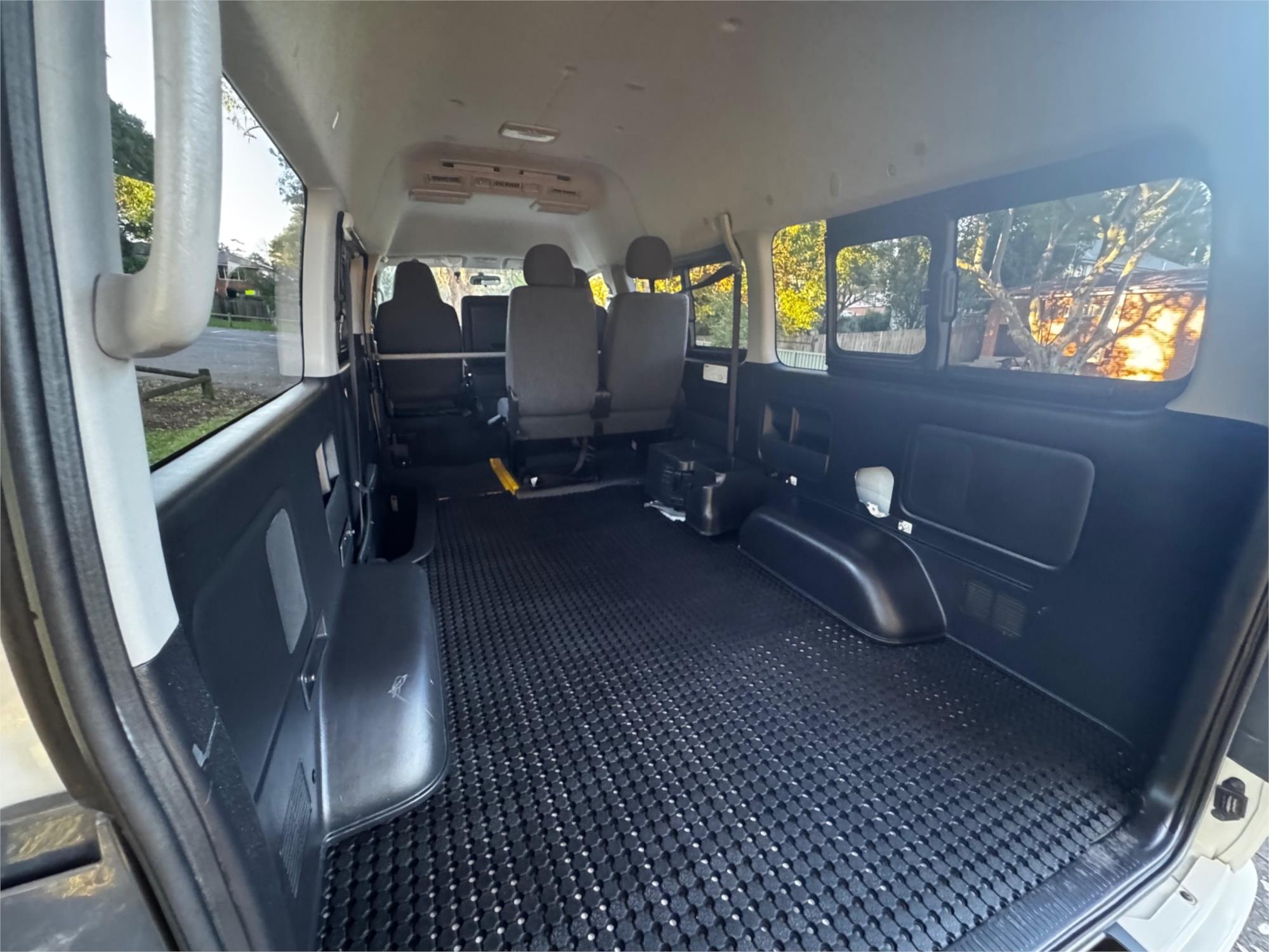 2015 TOYOTA HIACE KDH206 HIGH ROOF AUTOMATIC VAN