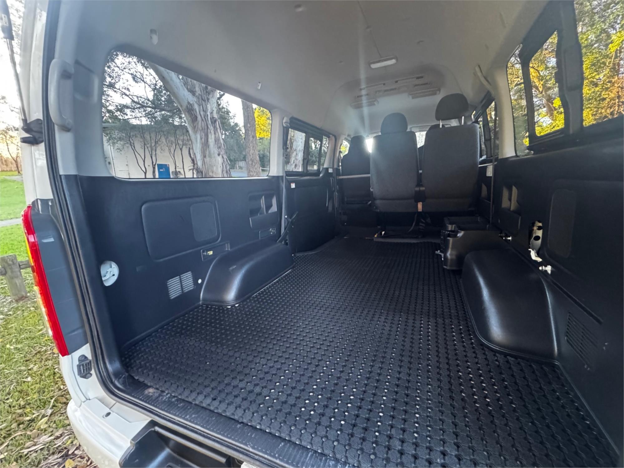 2015 TOYOTA HIACE KDH206 HIGH ROOF AUTOMATIC VAN