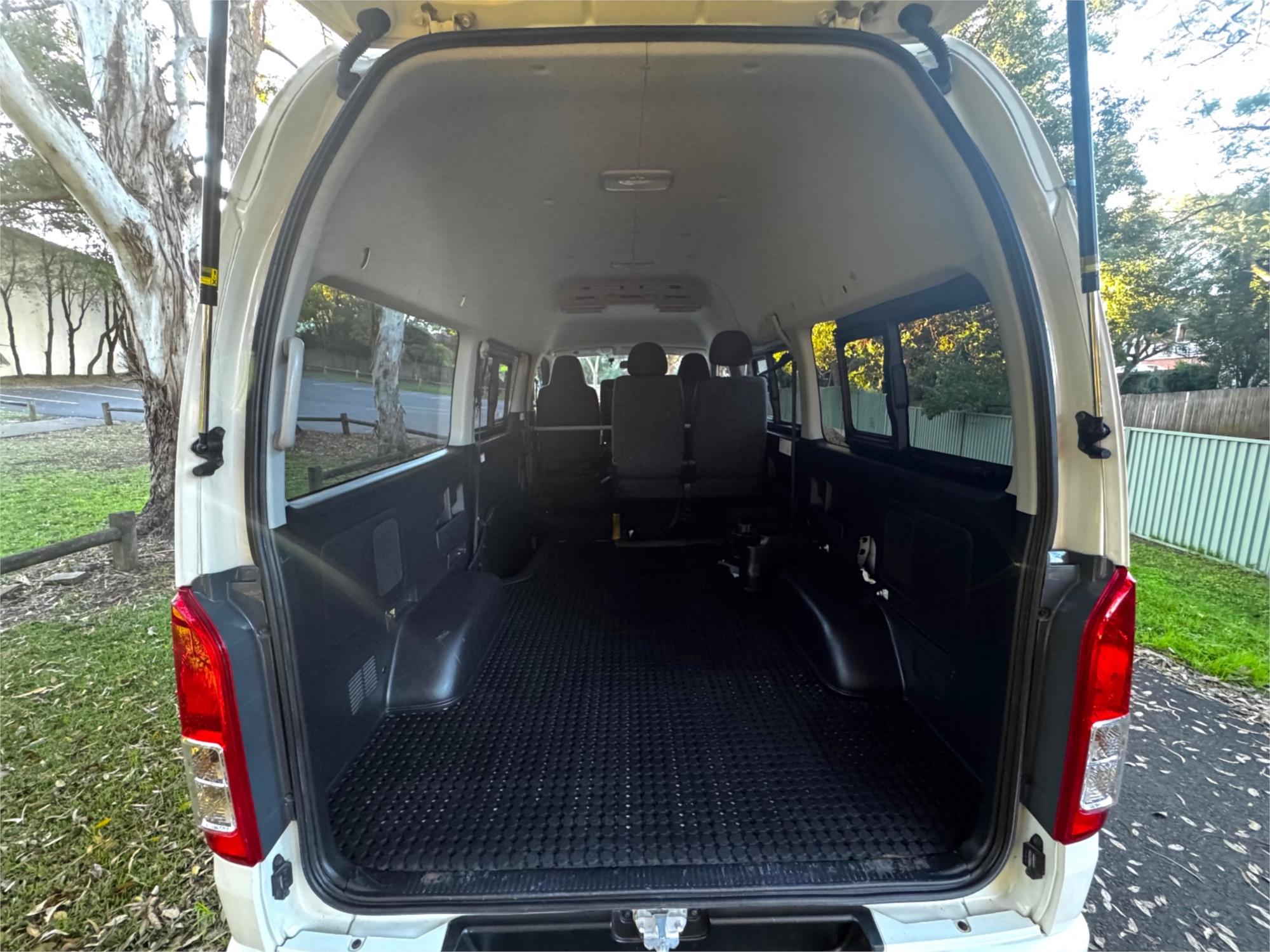 2015 TOYOTA HIACE KDH206 HIGH ROOF AUTOMATIC VAN