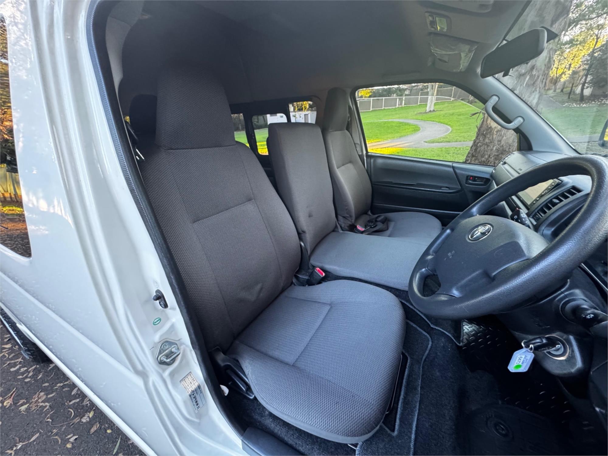 2015 TOYOTA HIACE KDH206 HIGH ROOF AUTOMATIC VAN