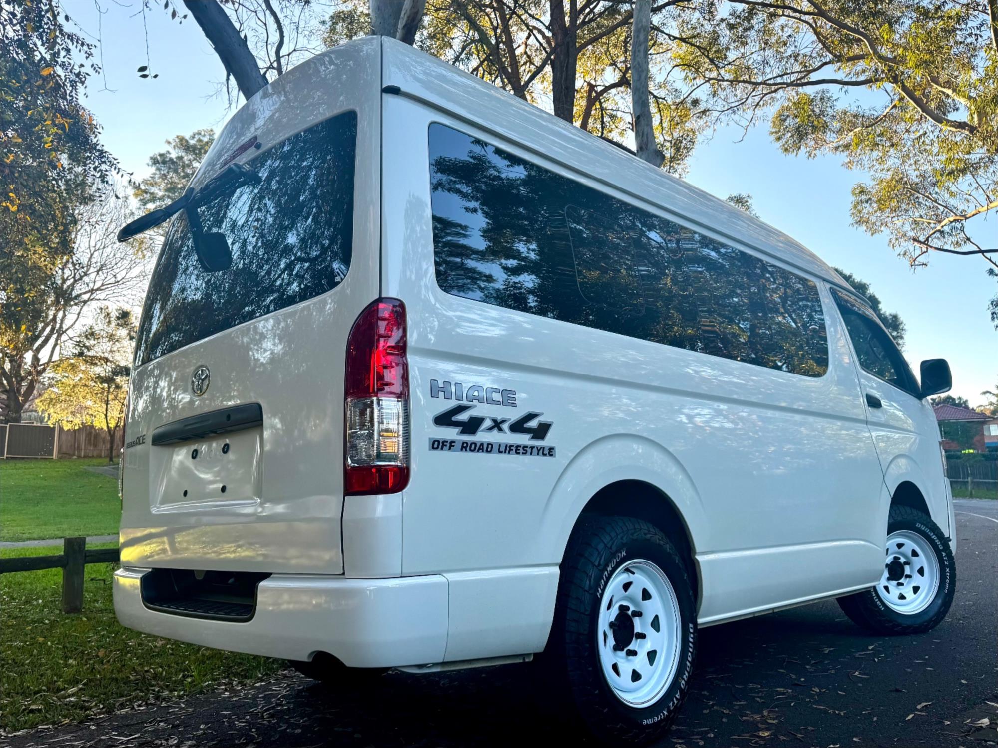 2015 TOYOTA HIACE KDH206 HIGH ROOF AUTOMATIC VAN