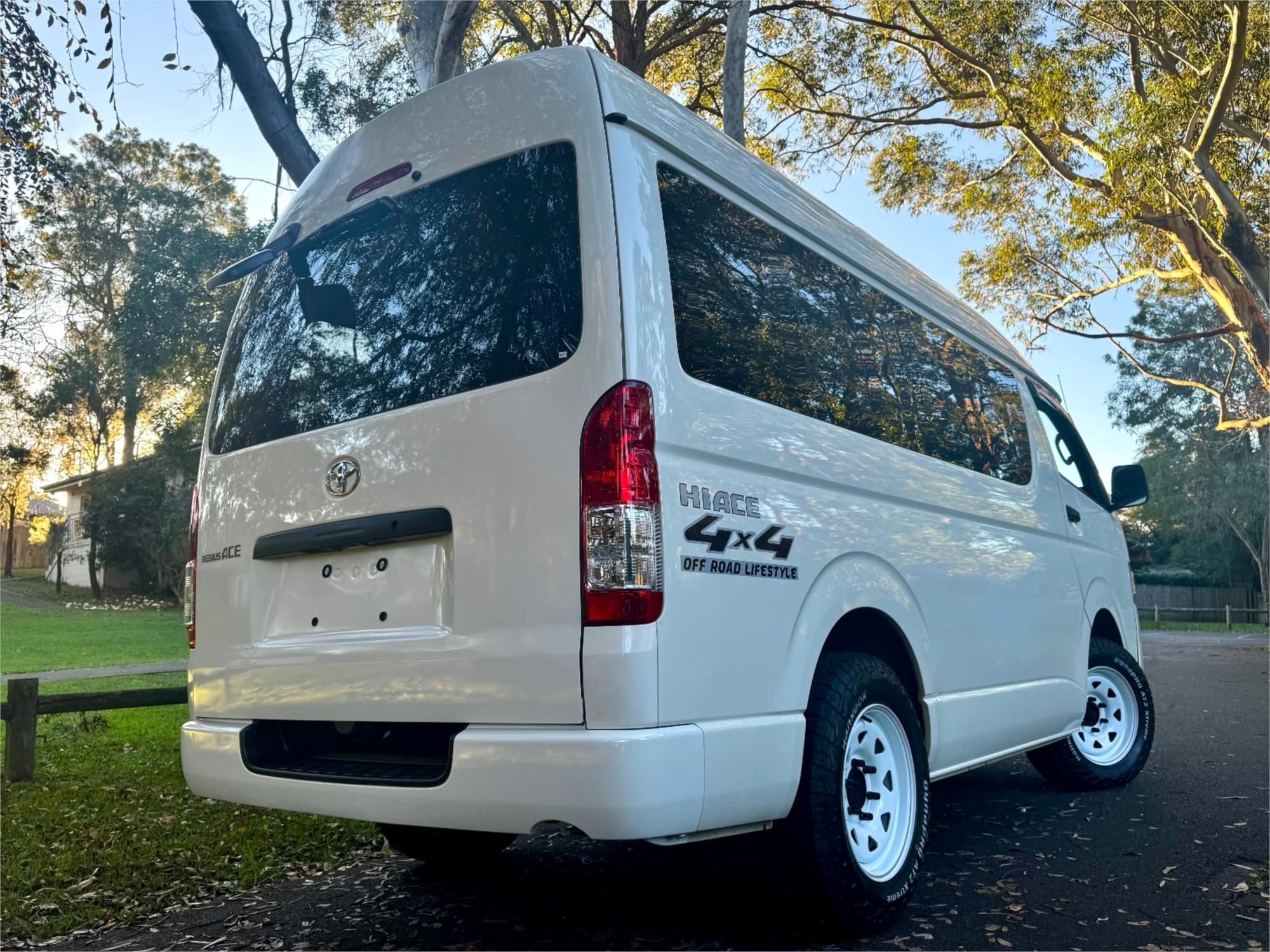 2015 TOYOTA HIACE KDH206 HIGH ROOF AUTOMATIC VAN