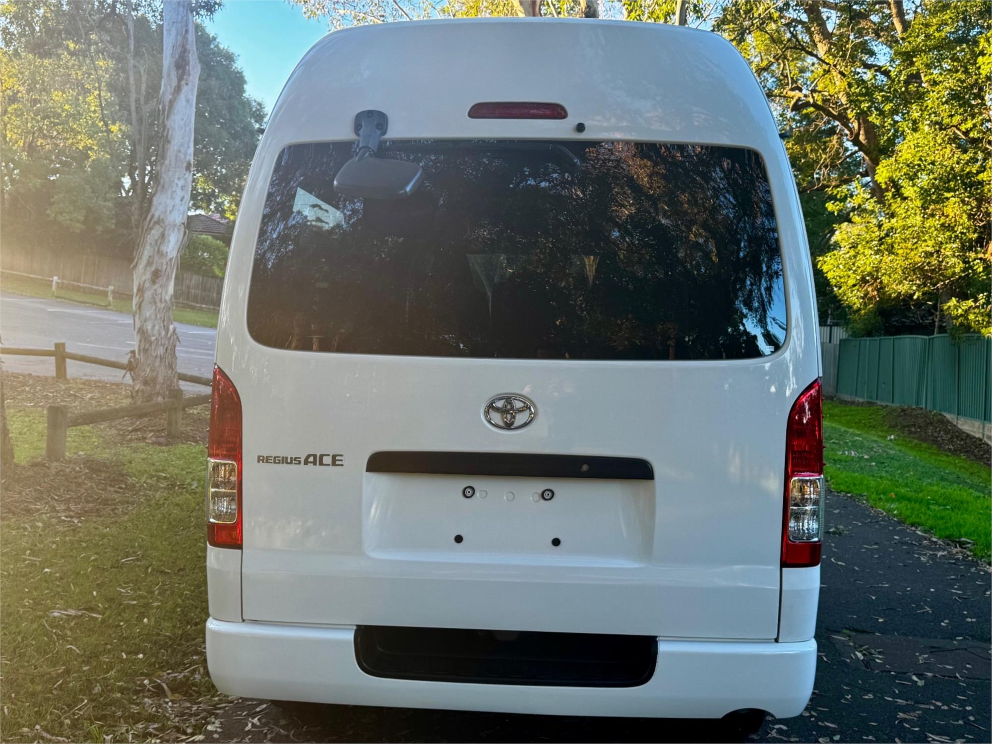2015 TOYOTA HIACE KDH206 HIGH ROOF AUTOMATIC VAN