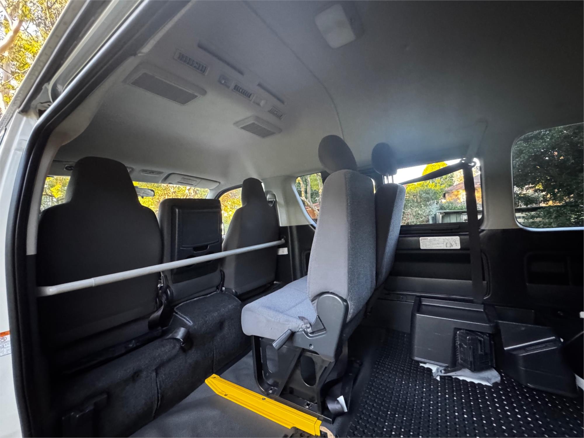 2015 TOYOTA HIACE KDH206 HIGH ROOF AUTOMATIC VAN