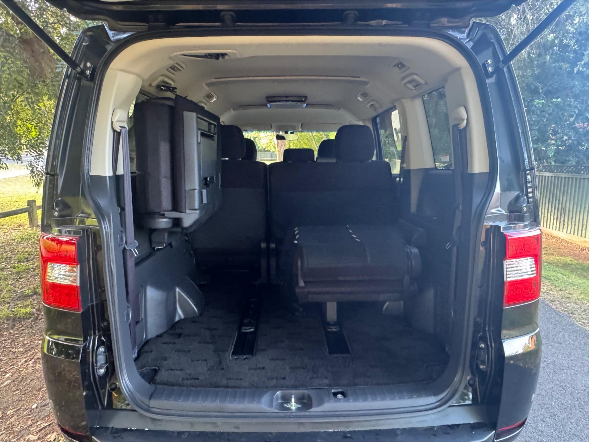 2017 MITSUBISHI DELICA AUTOMATIC WAGON