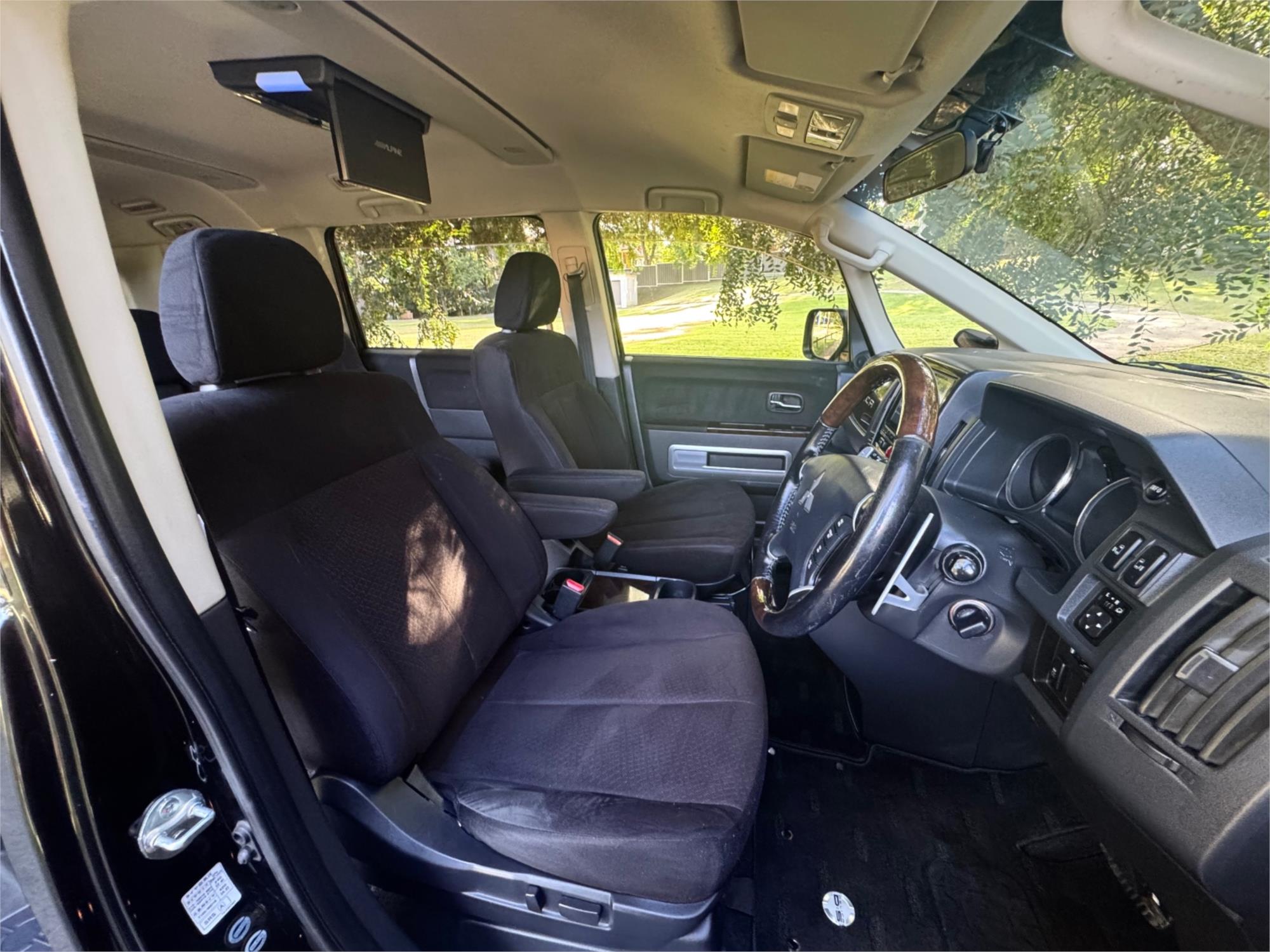 2017 MITSUBISHI DELICA AUTOMATIC WAGON