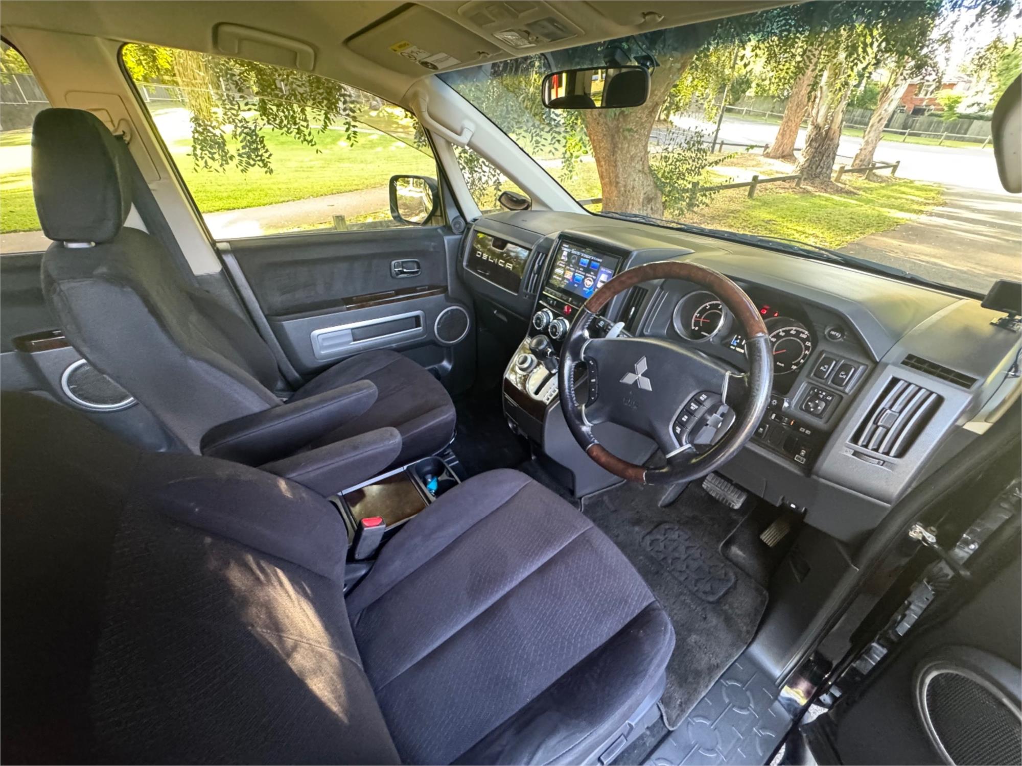 2017 MITSUBISHI DELICA AUTOMATIC WAGON