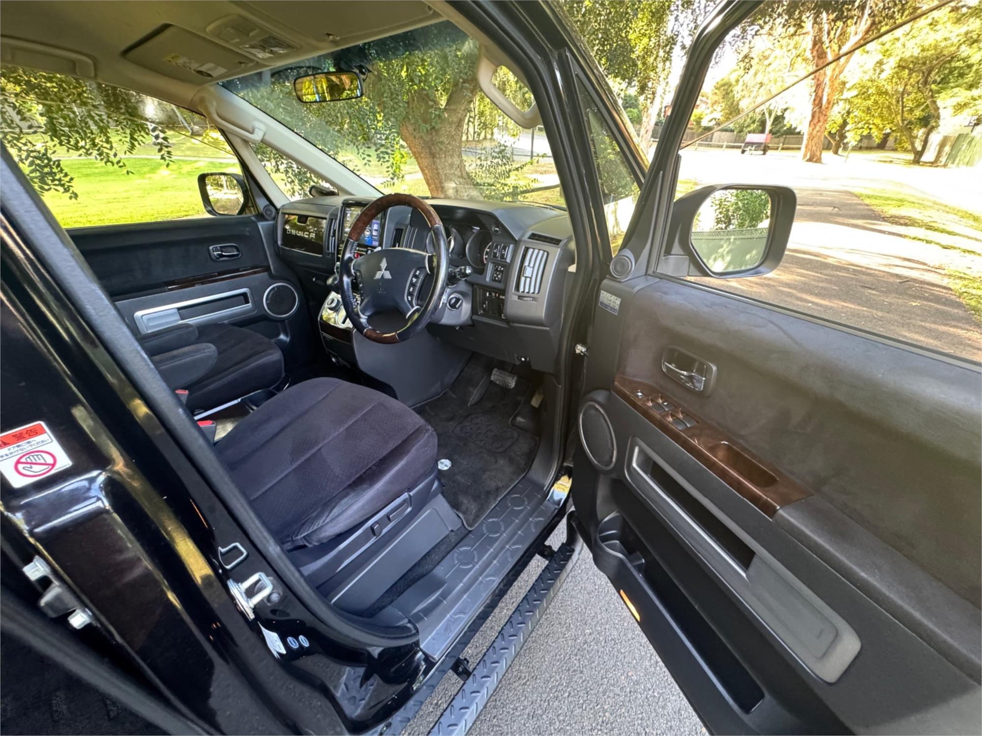 2017 MITSUBISHI DELICA AUTOMATIC WAGON