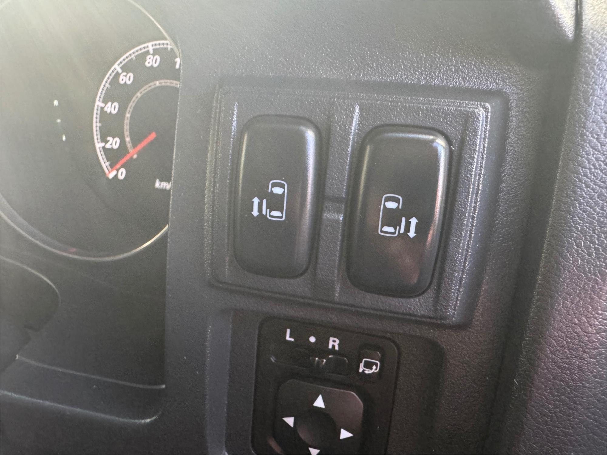 2017 MITSUBISHI DELICA AUTOMATIC WAGON