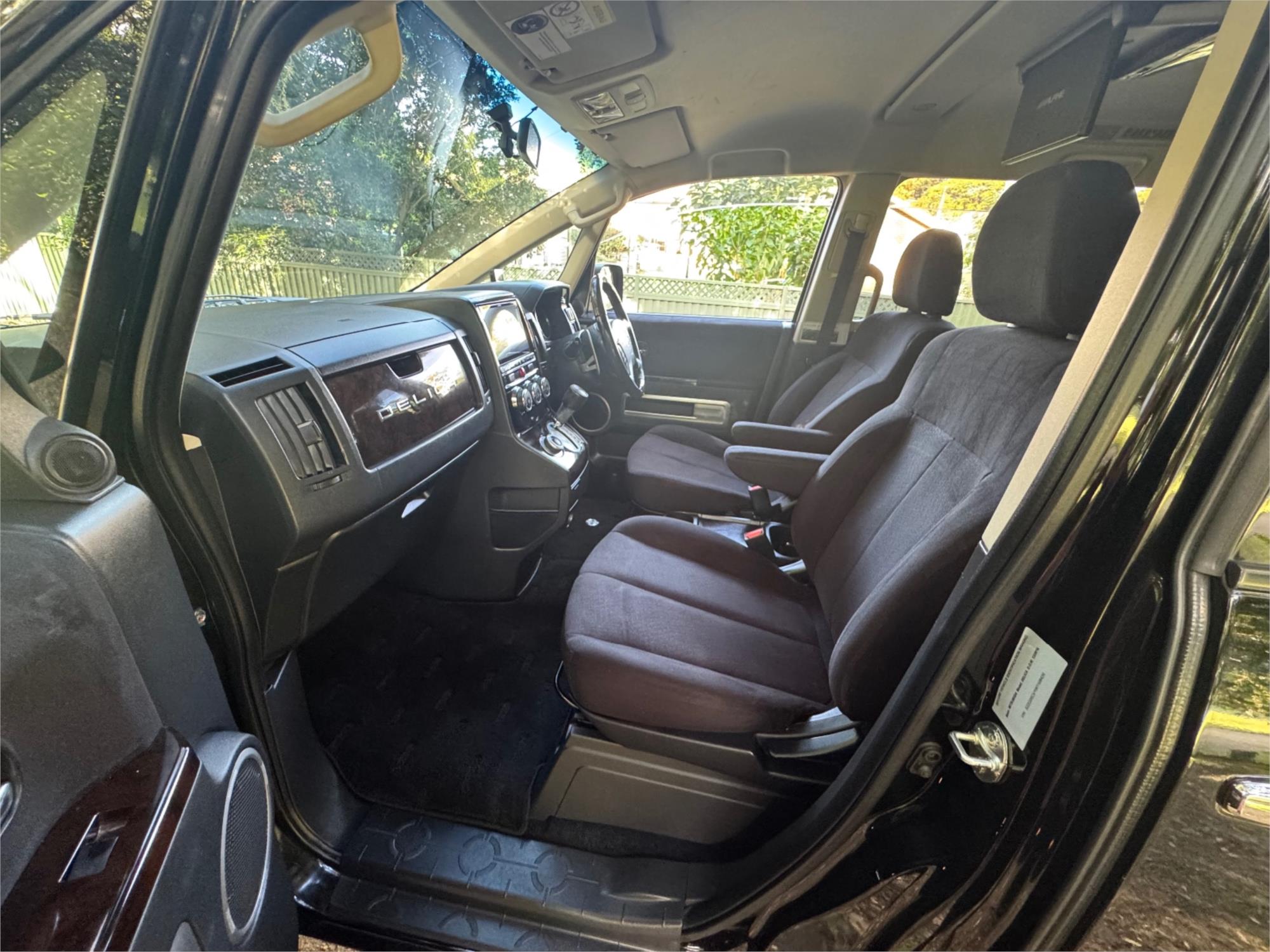 2017 MITSUBISHI DELICA AUTOMATIC WAGON