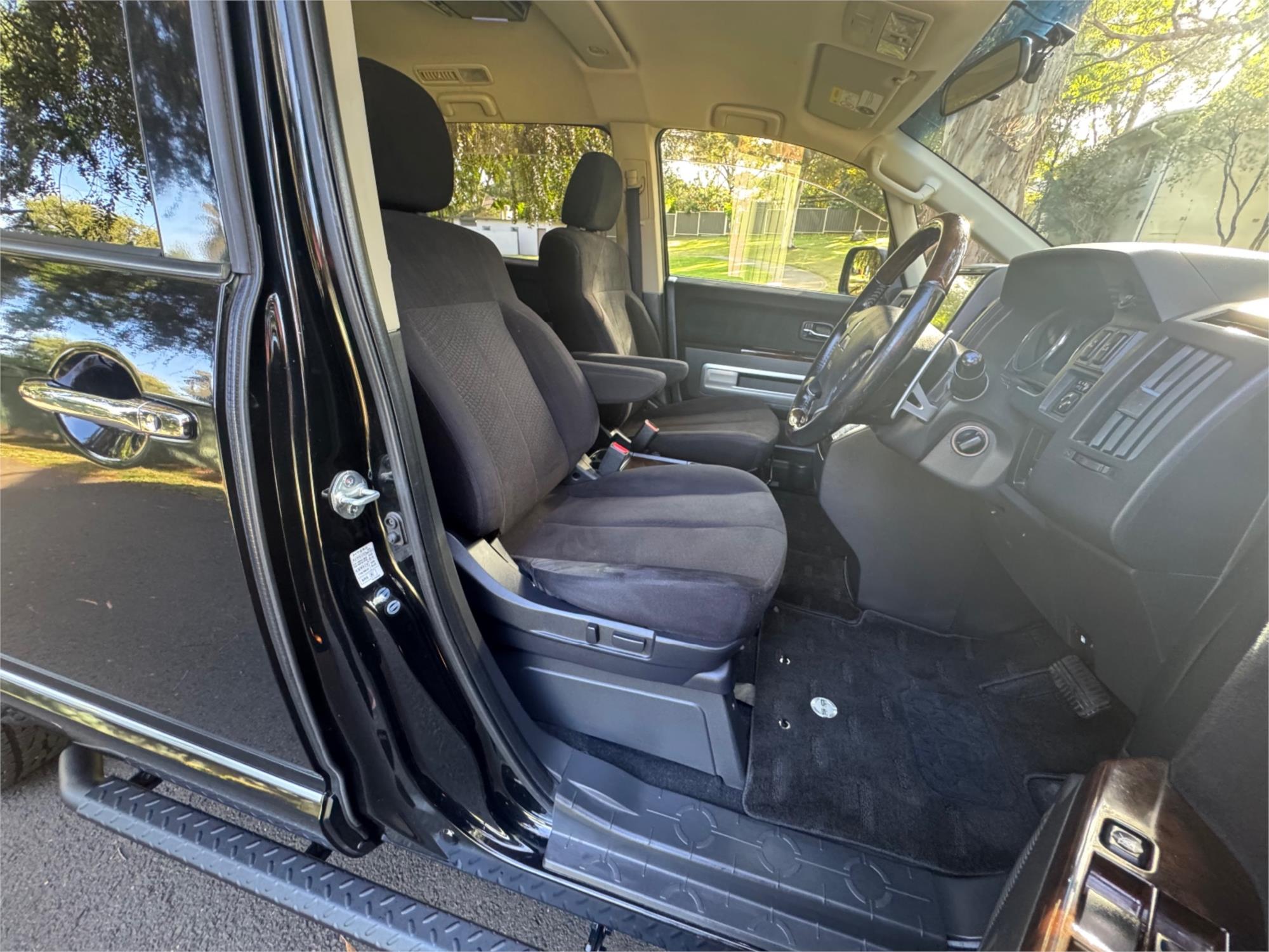 2017 MITSUBISHI DELICA AUTOMATIC WAGON