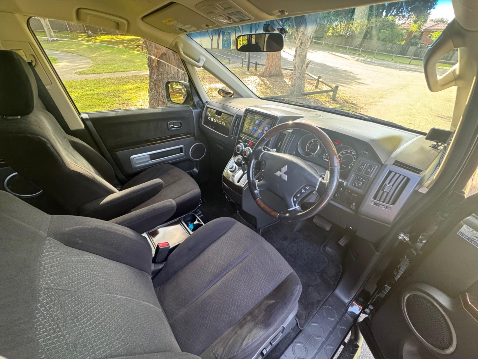 2017 MITSUBISHI DELICA AUTOMATIC WAGON