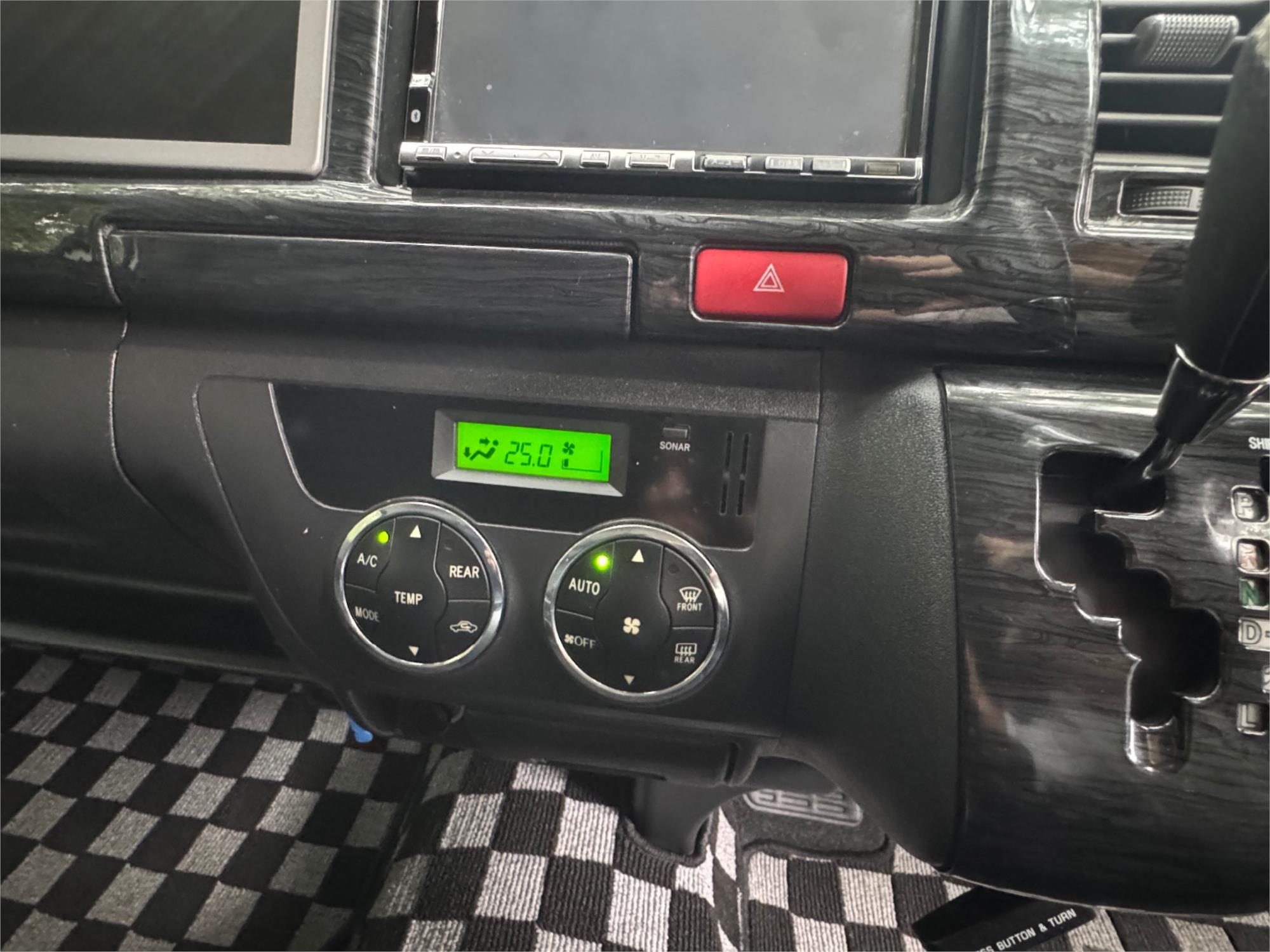 2010 TOYOTA HIACE TRH216 AUTOMATIC VAN