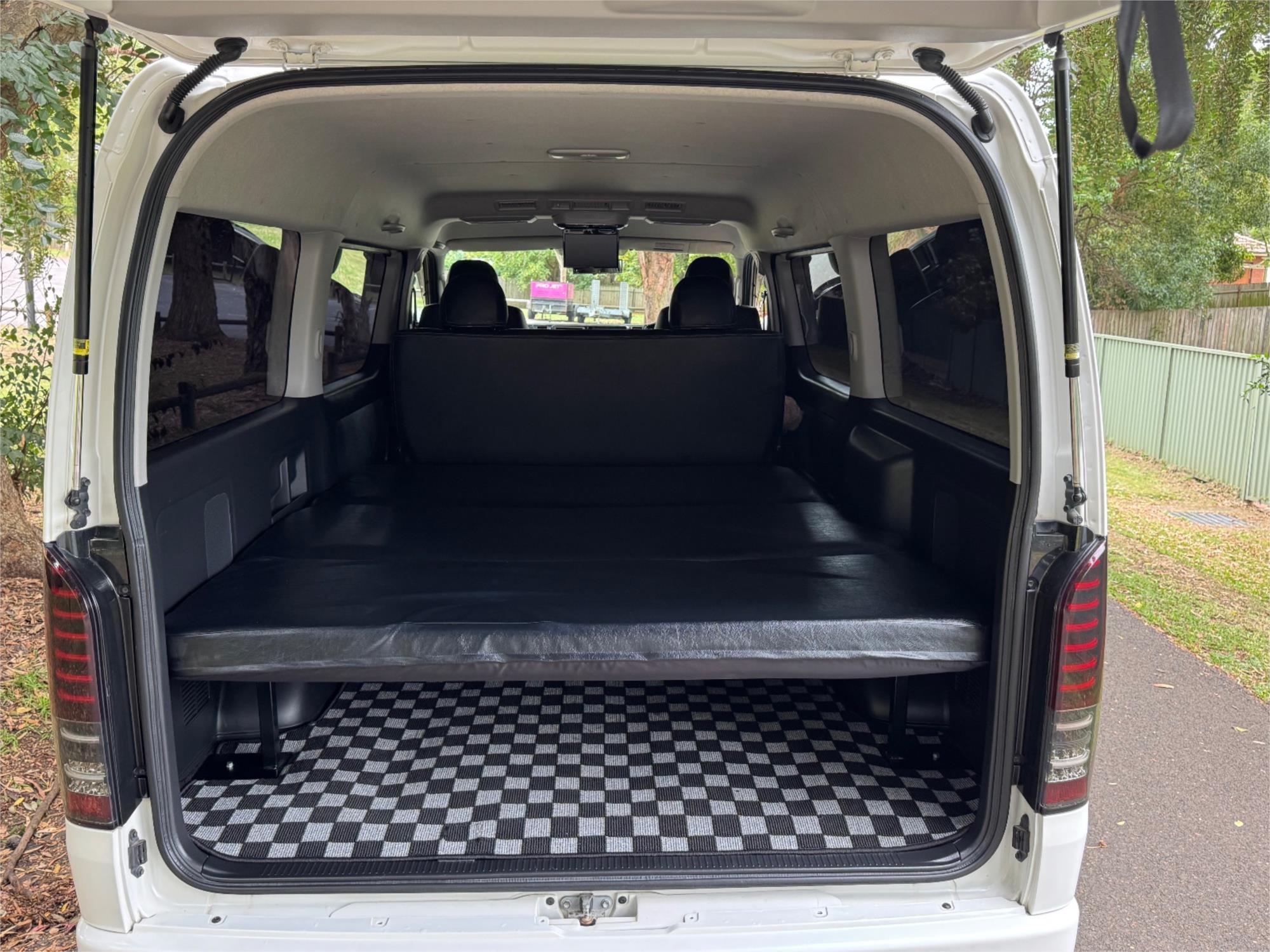2010 TOYOTA HIACE TRH216 AUTOMATIC VAN