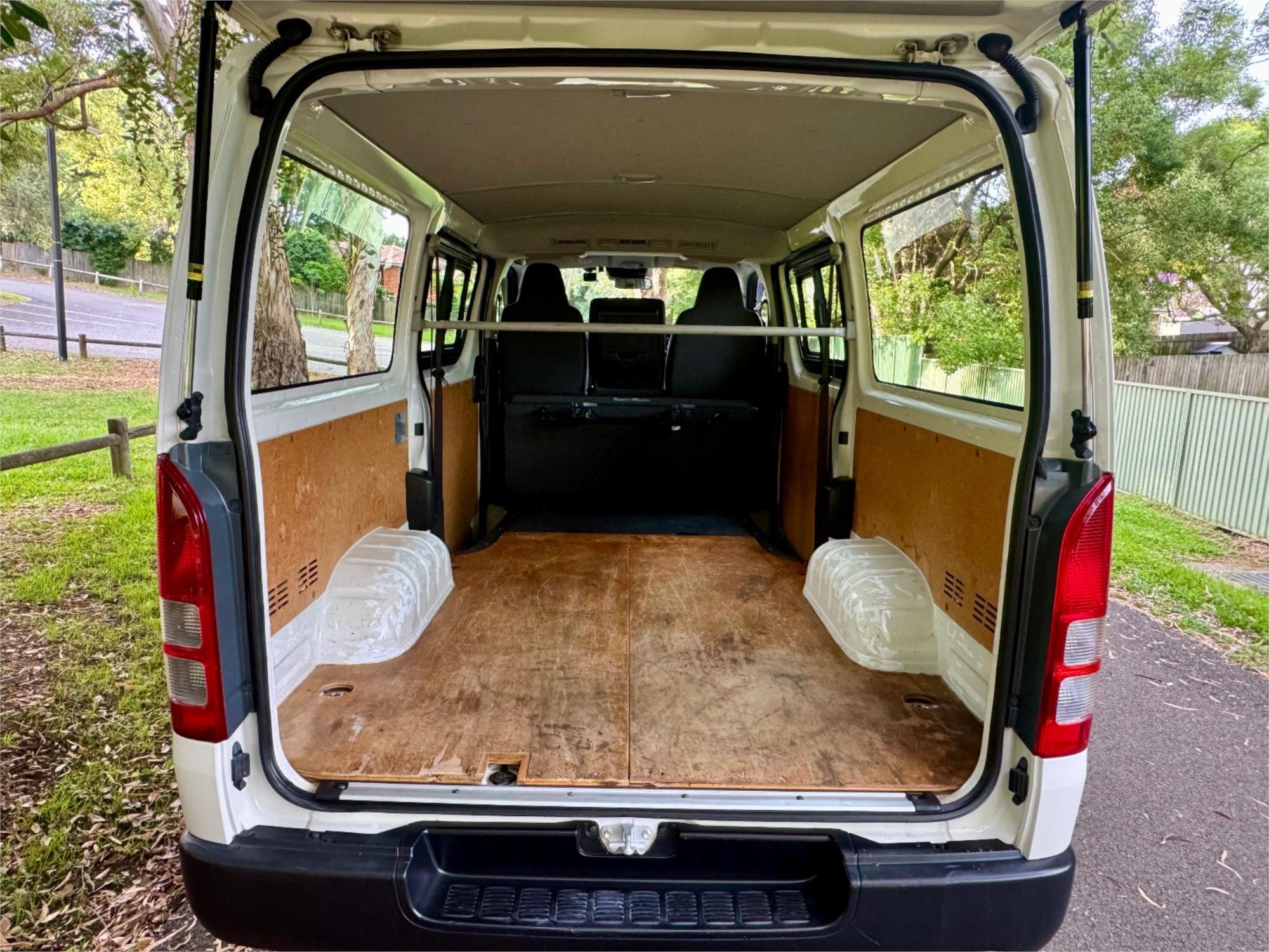 2018 TOYOTA HIACE GDH206 6 SP AUTOMATIC VAN