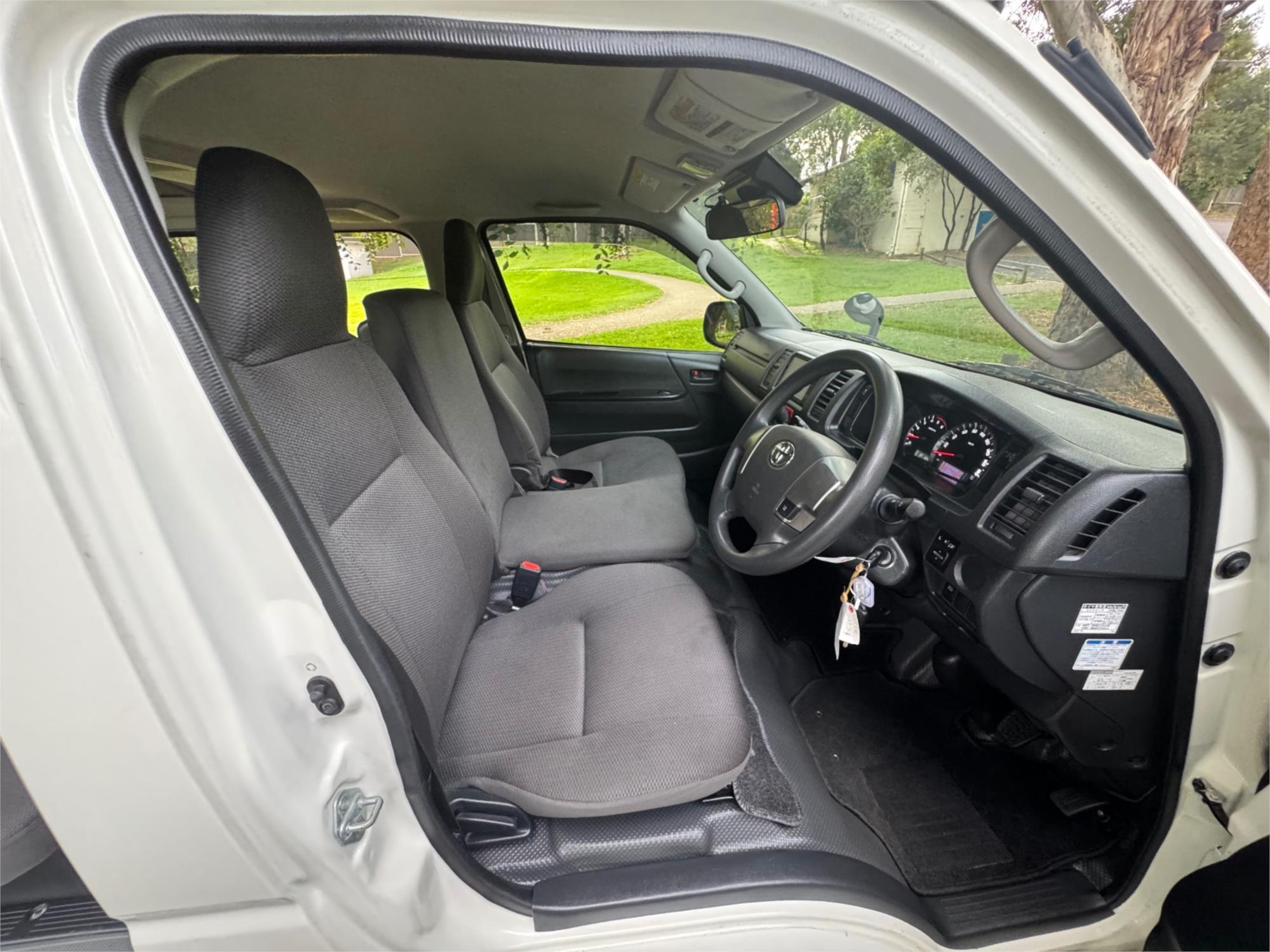 2018 TOYOTA HIACE GDH206 6 SP AUTOMATIC VAN