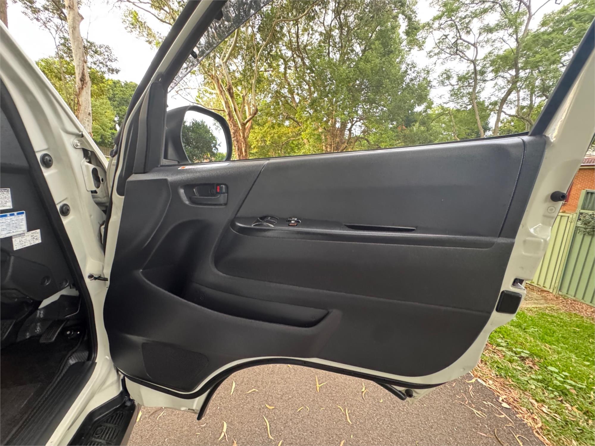 2018 TOYOTA HIACE GDH206 6 SP AUTOMATIC VAN