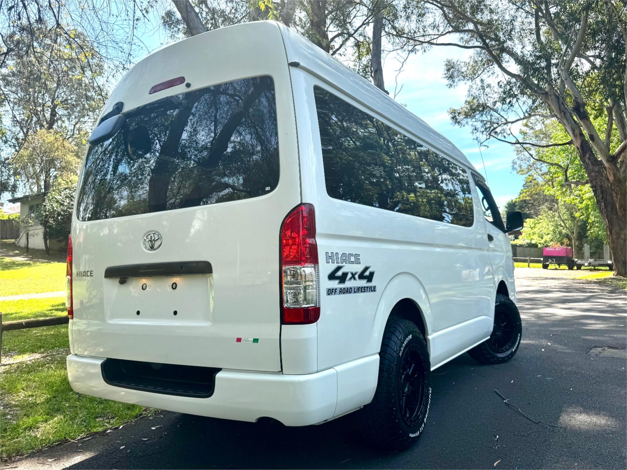 2018 TOYOTA HIACE AUTOMATIC VAN