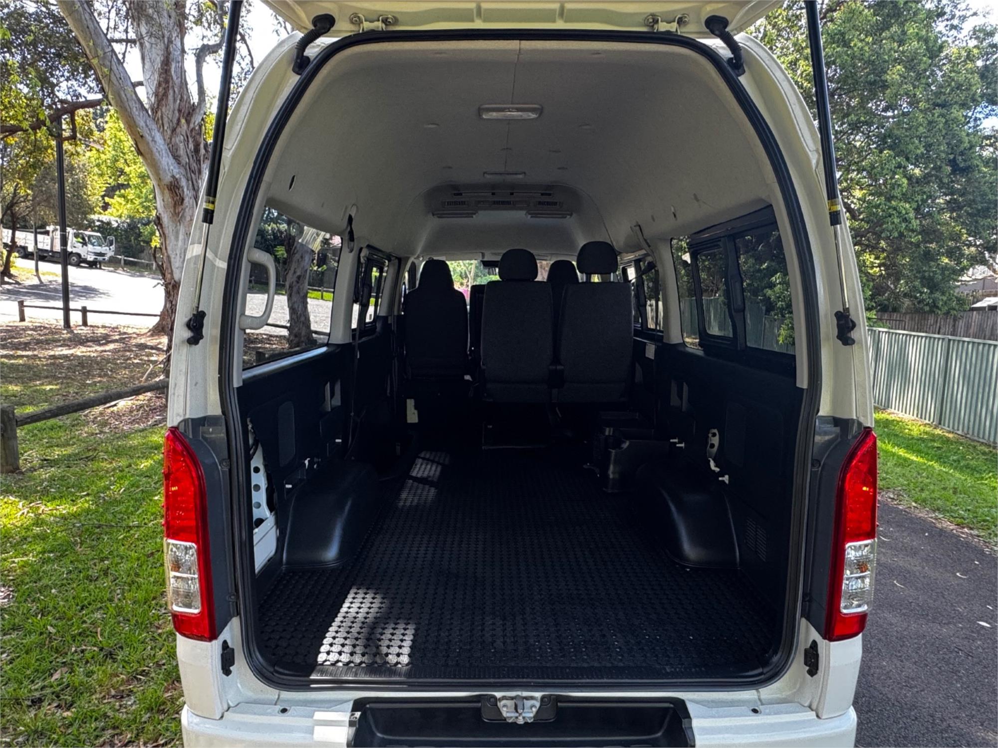 2018 TOYOTA HIACE AUTOMATIC VAN