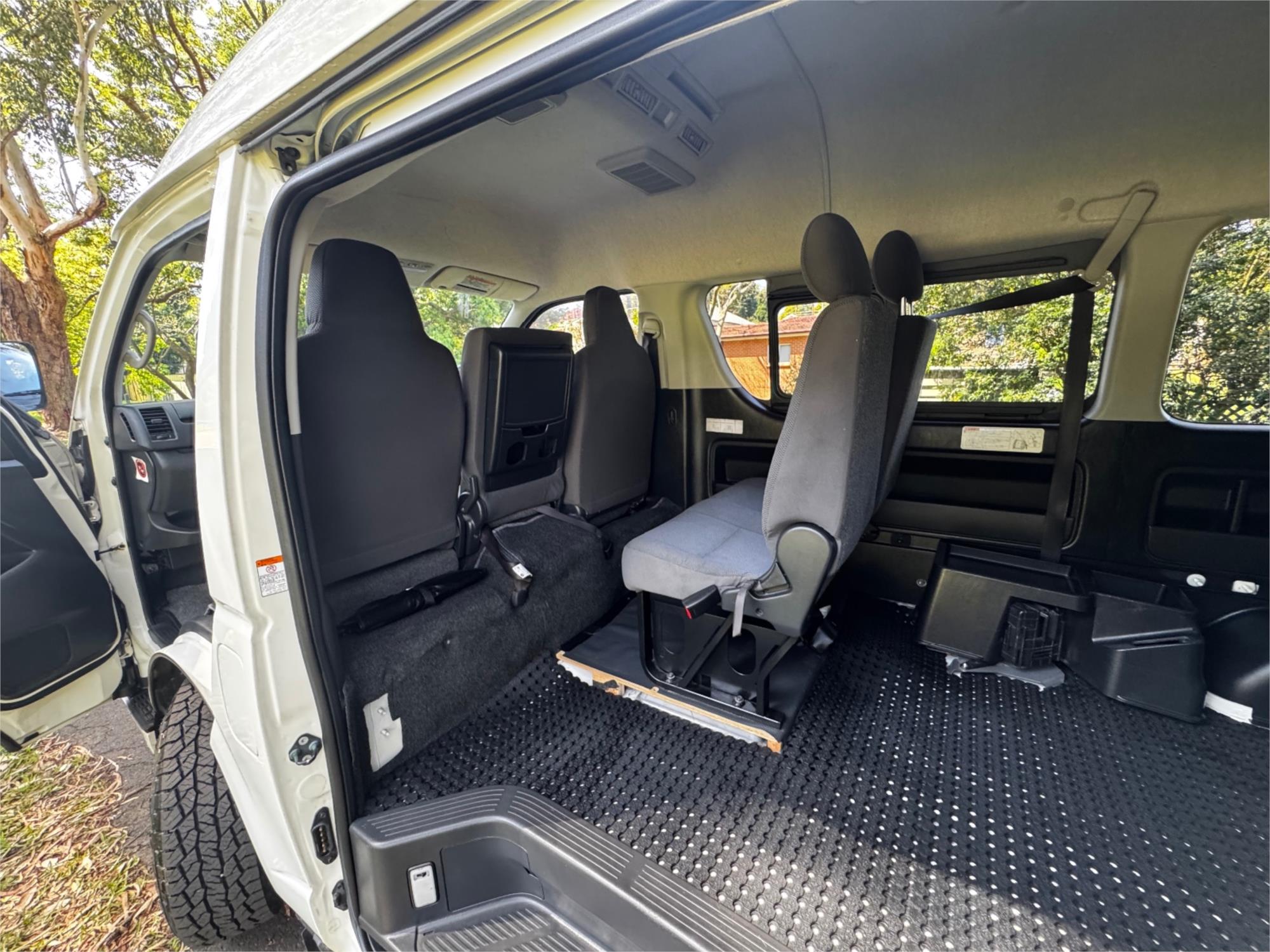 2018 TOYOTA HIACE AUTOMATIC VAN