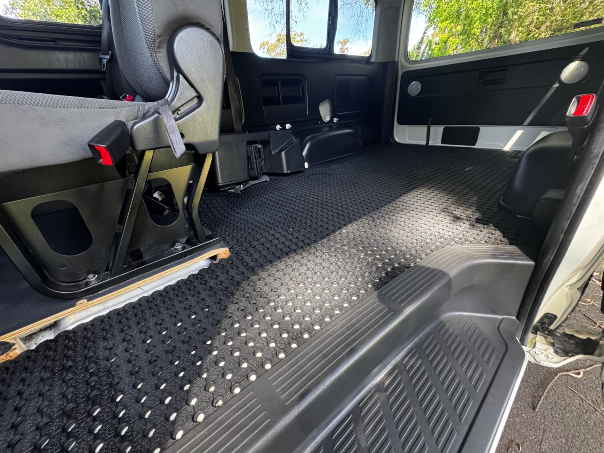 2018 TOYOTA HIACE AUTOMATIC VAN