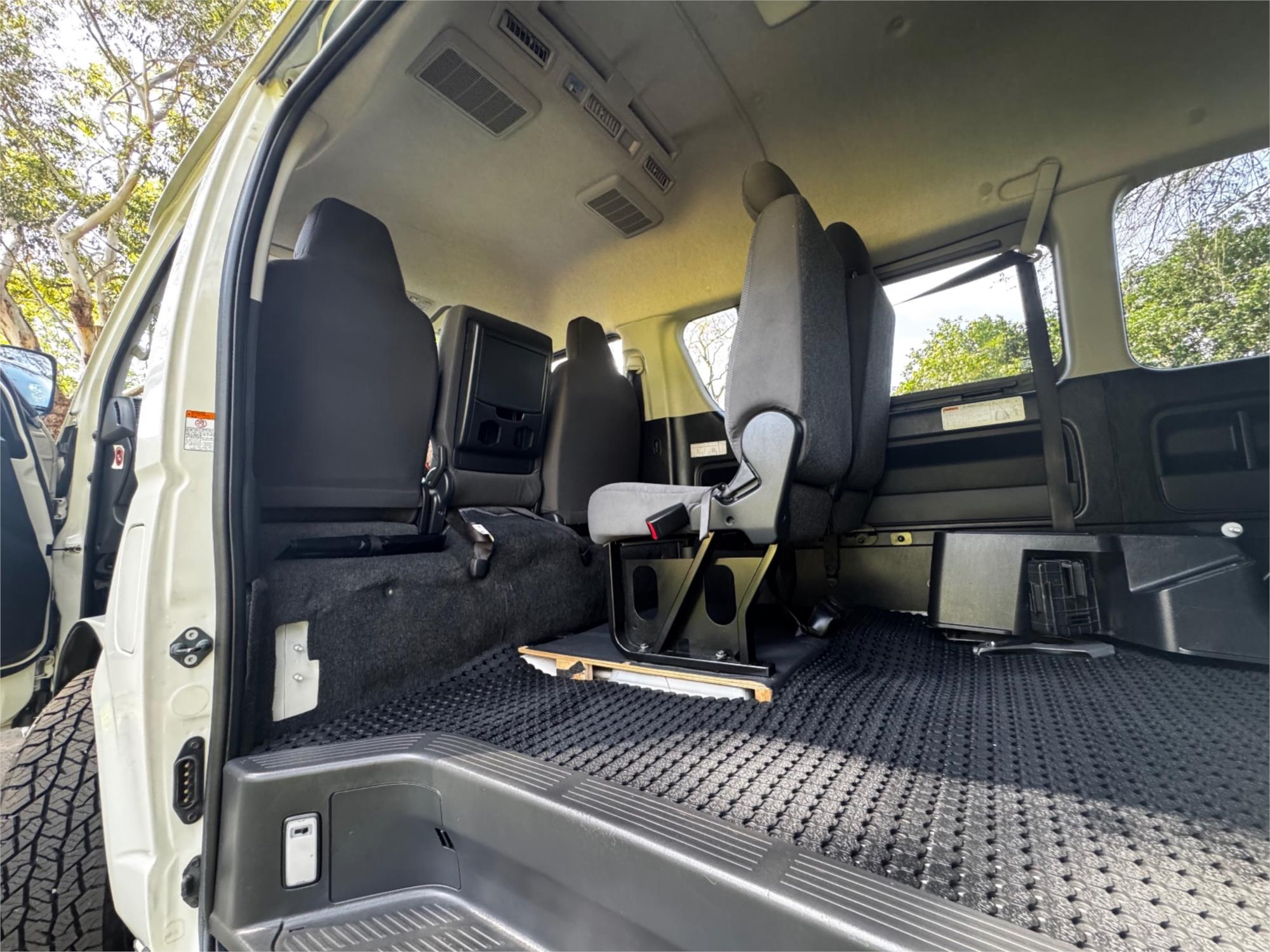 2018 TOYOTA HIACE AUTOMATIC VAN