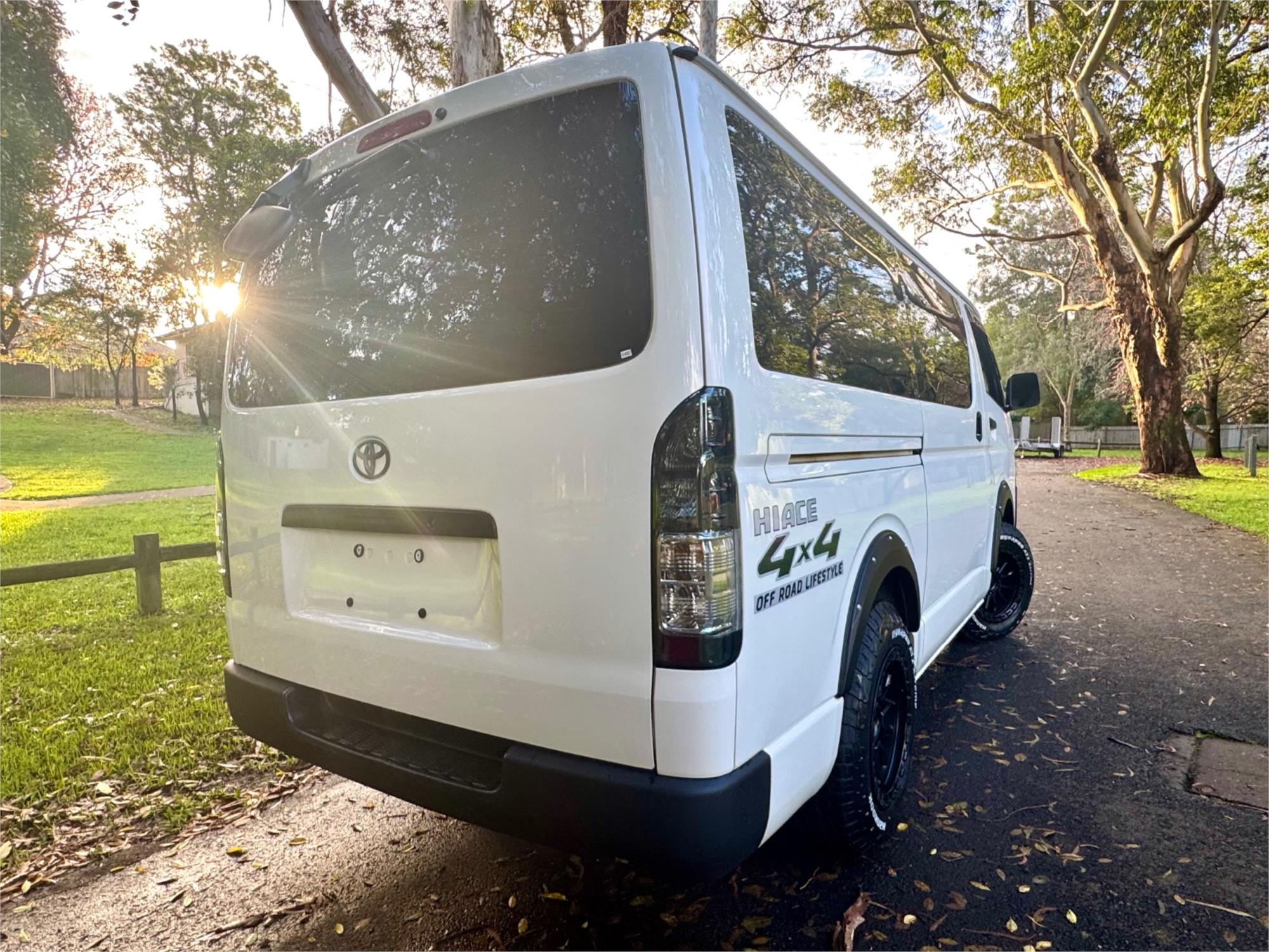 2018 TOYOTA HIACE GDH206 6 SP AUTOMATIC VAN