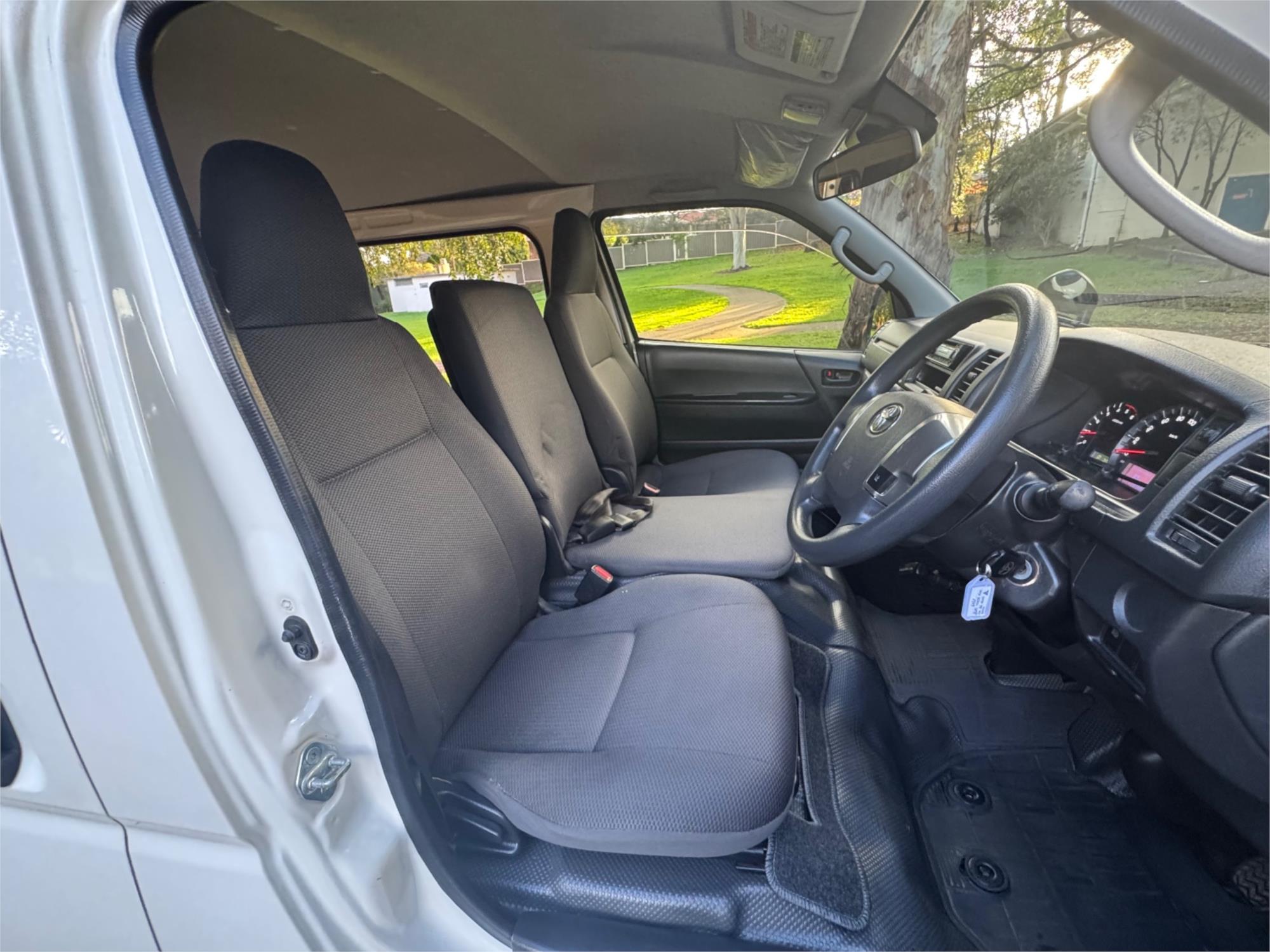 2018 TOYOTA HIACE GDH206 6 SP AUTOMATIC VAN