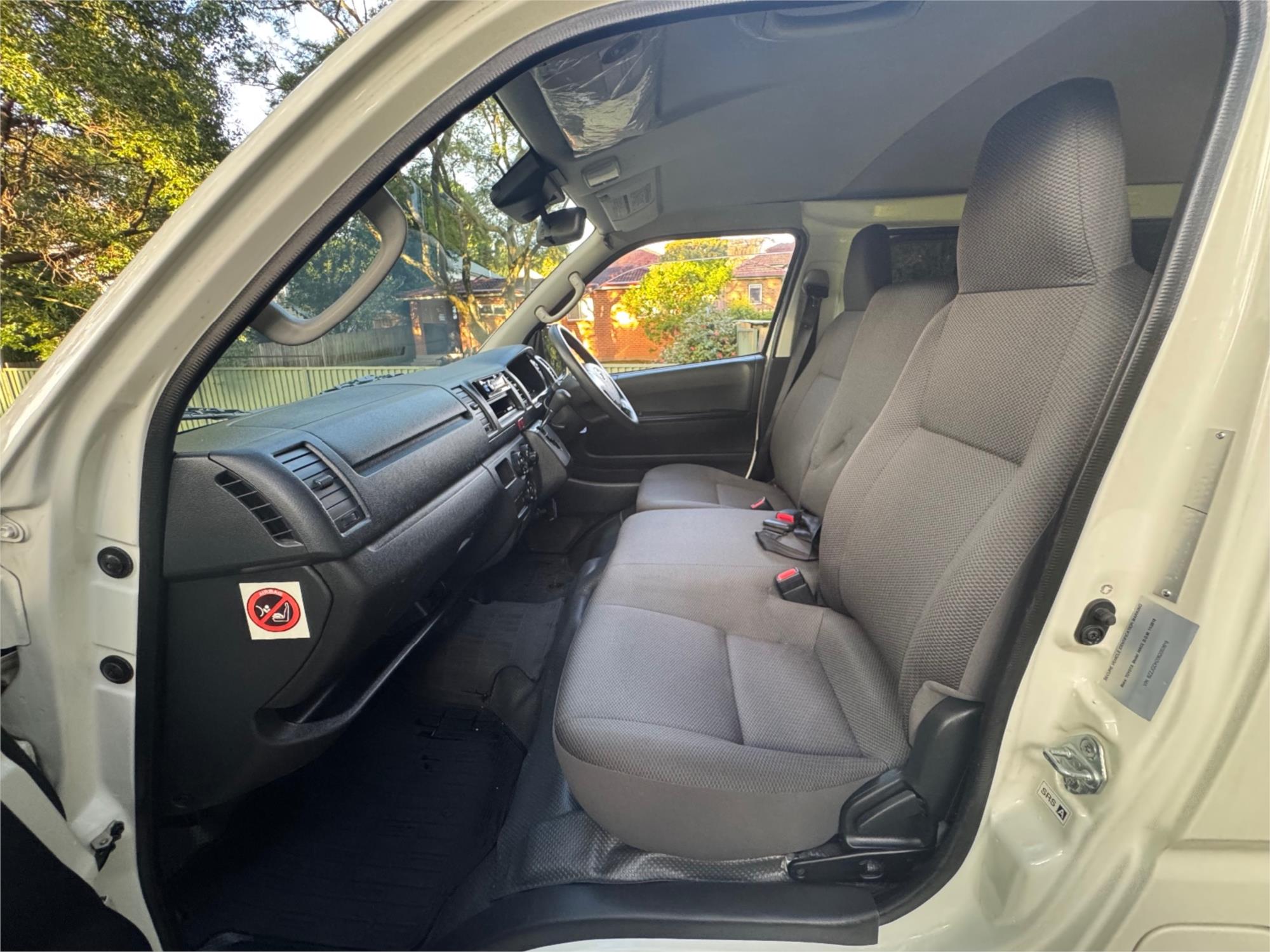 2018 TOYOTA HIACE GDH206 6 SP AUTOMATIC VAN