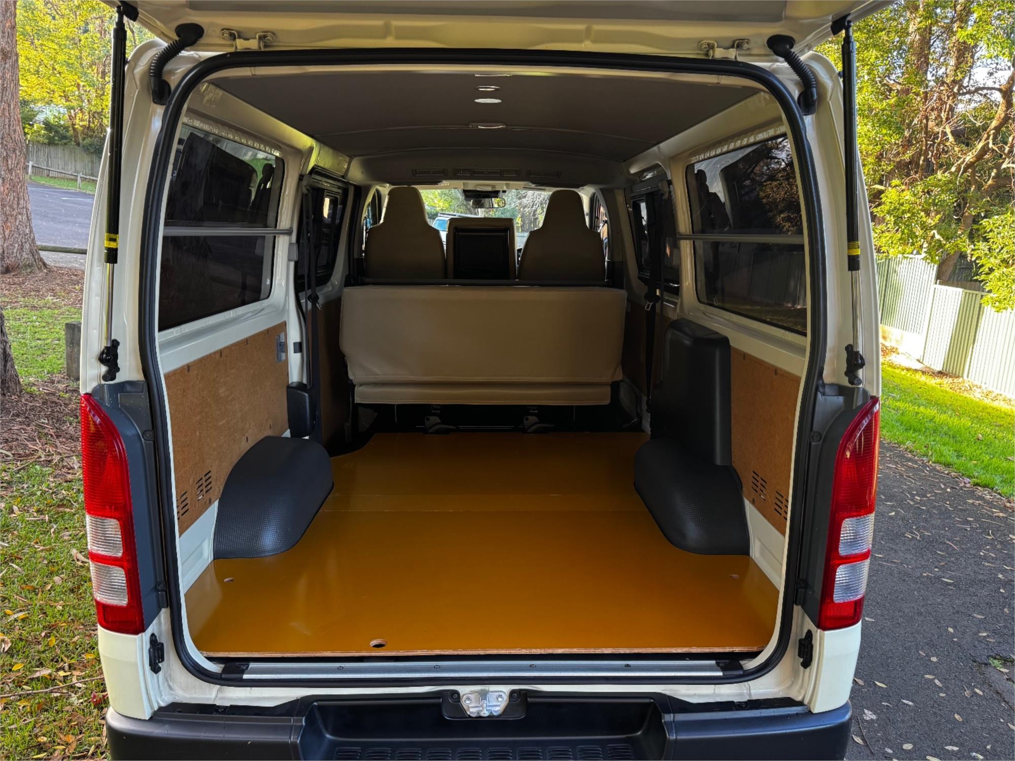 2018 TOYOTA HIACE GDH206 6 SP AUTOMATIC VAN